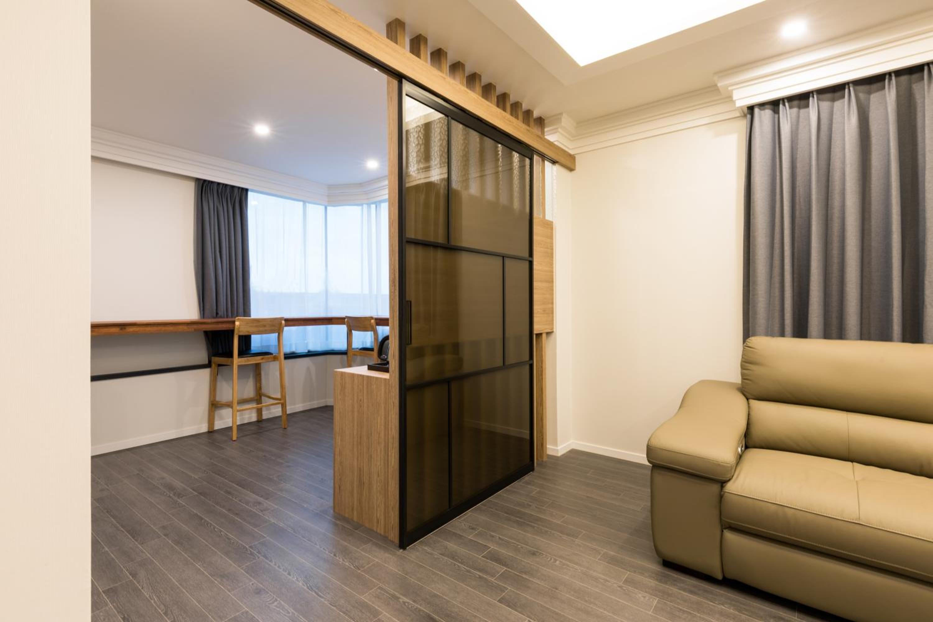 Parlor Suite - Photo 6