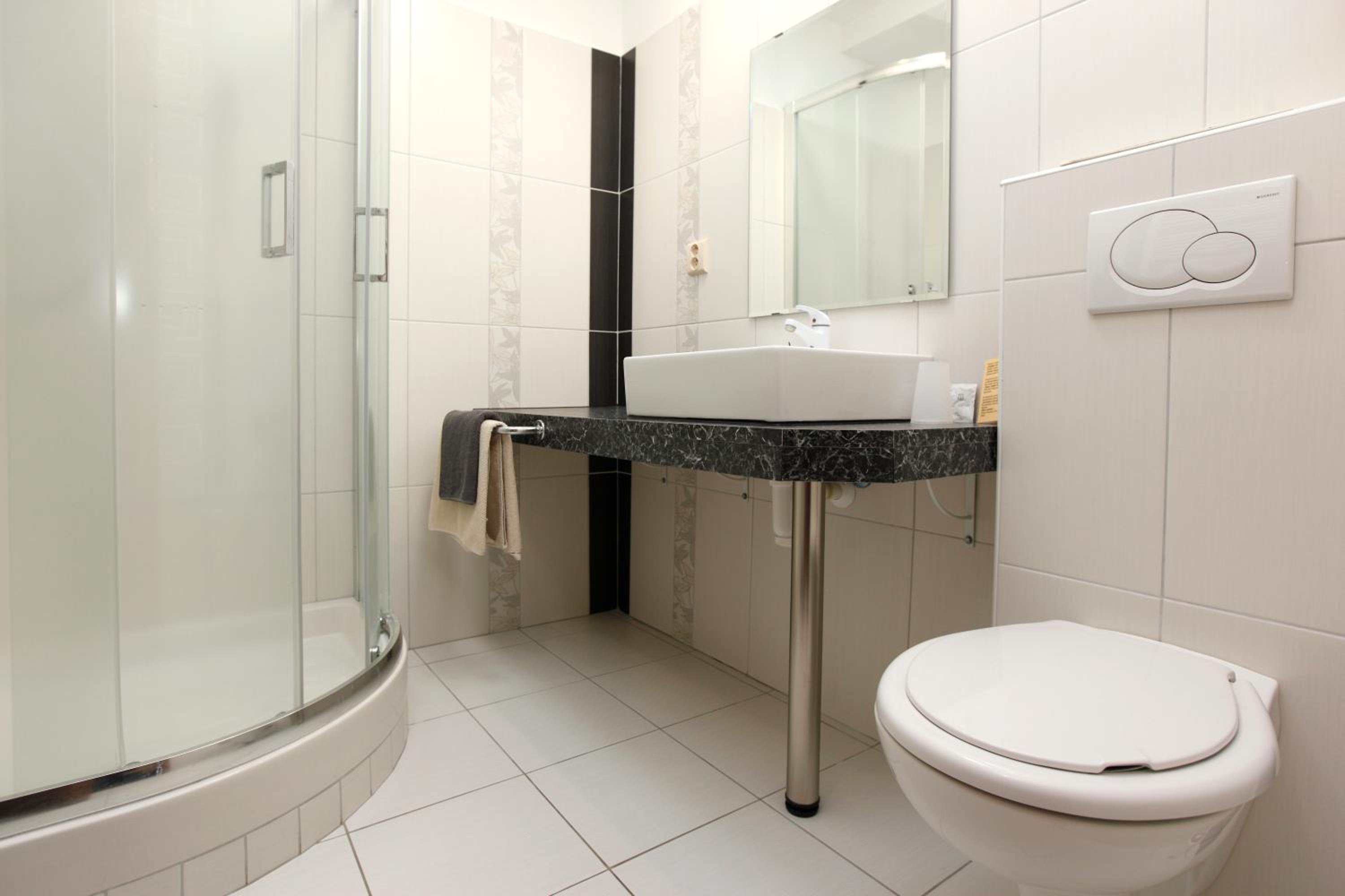 Double Room - Photo 8