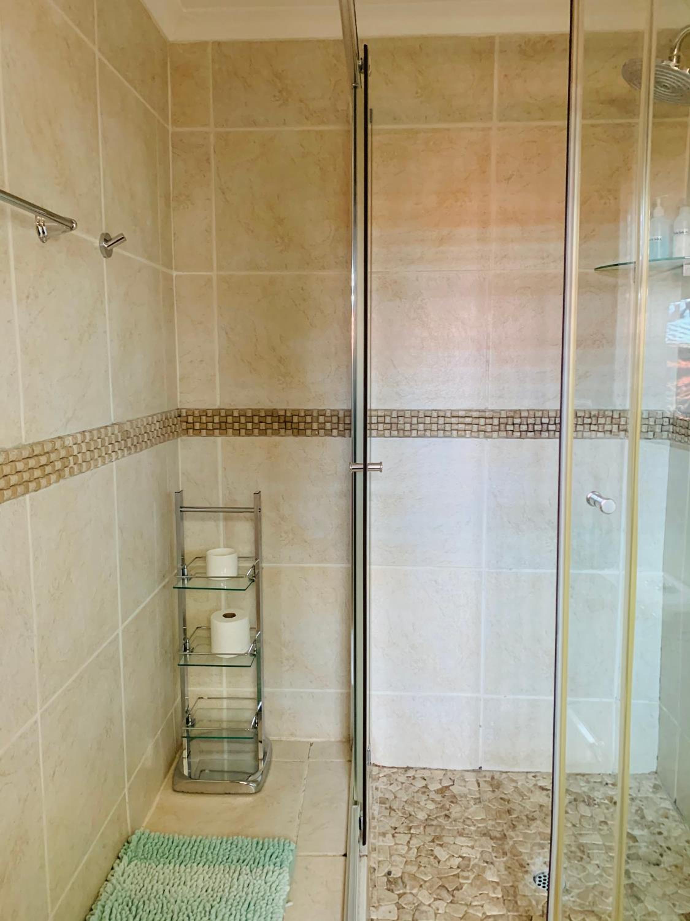 Deluxe Double or Twin Room with Pool View - Photo 3