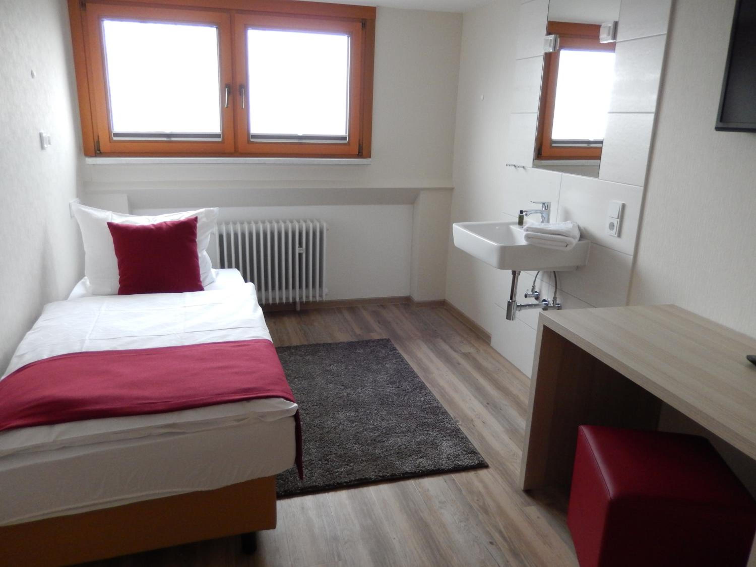 Single Room with Shared Bathroom photo 2