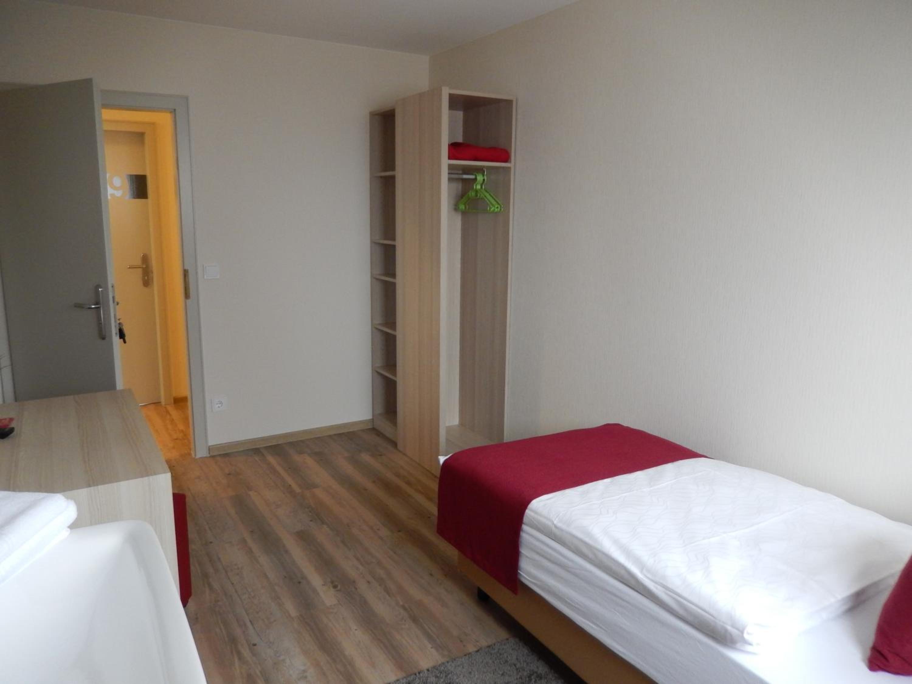 Single Room with Shared Bathroom photo 3