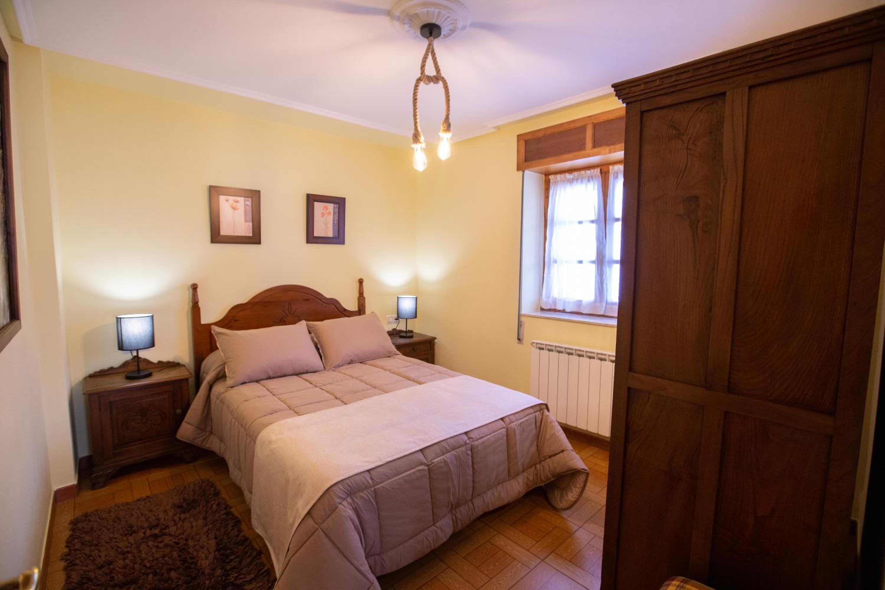 Three-Bedroom Townhouse - Photo 3