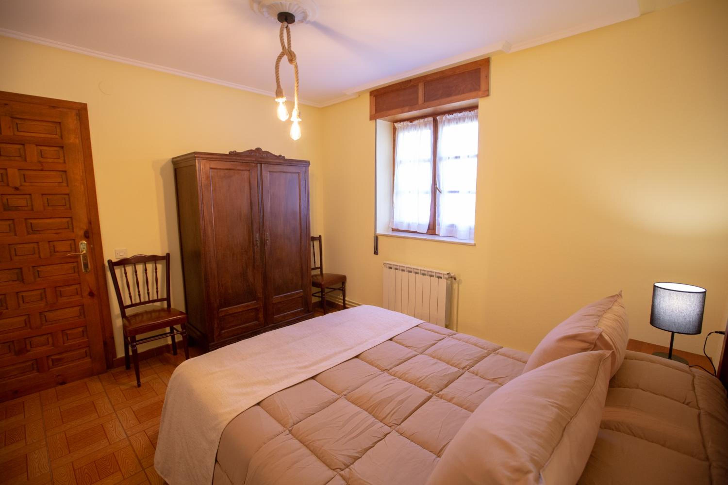 Three-Bedroom Townhouse - Photo 5