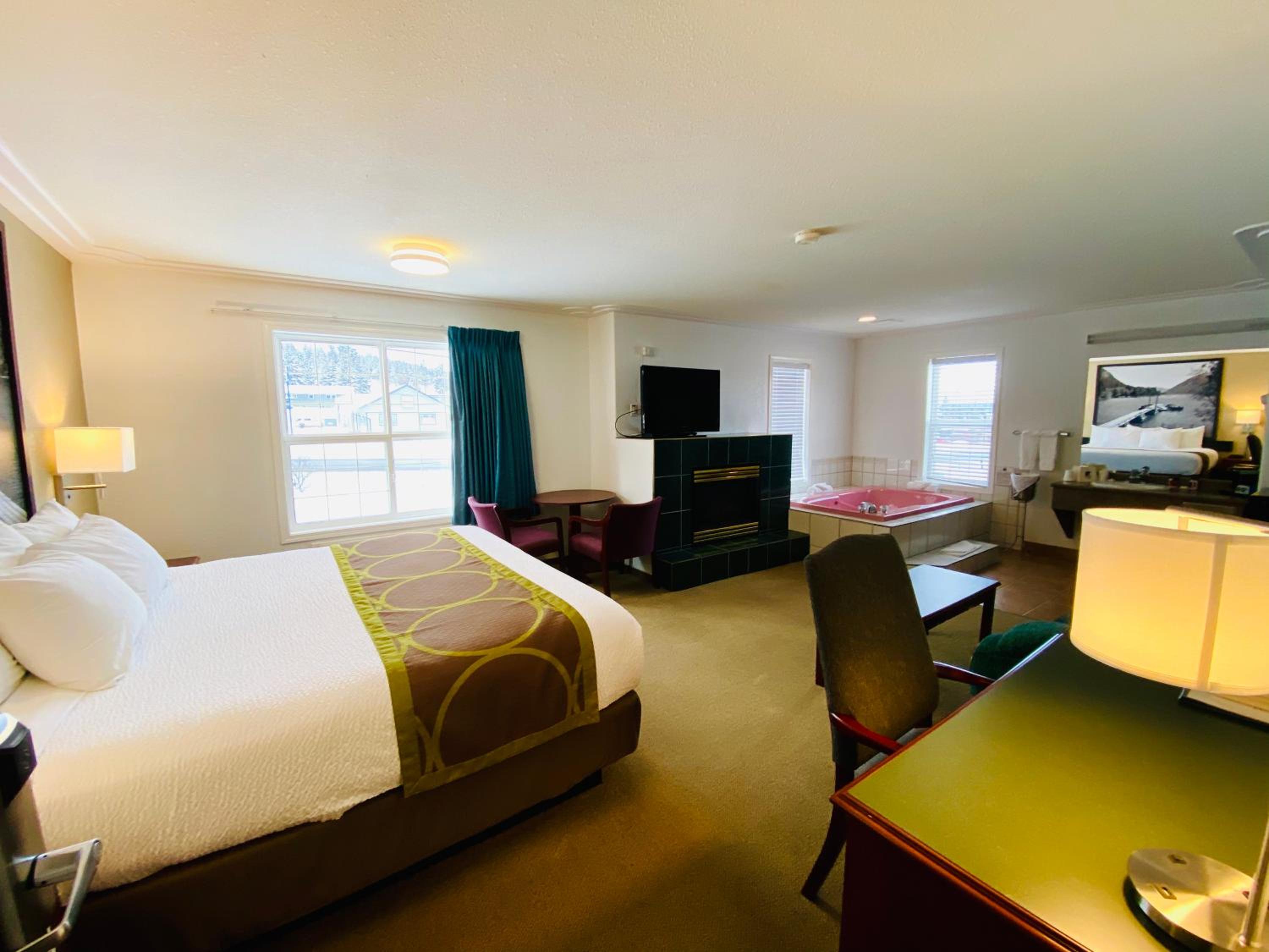 Junior King Suite - Non-Smoking photo 2