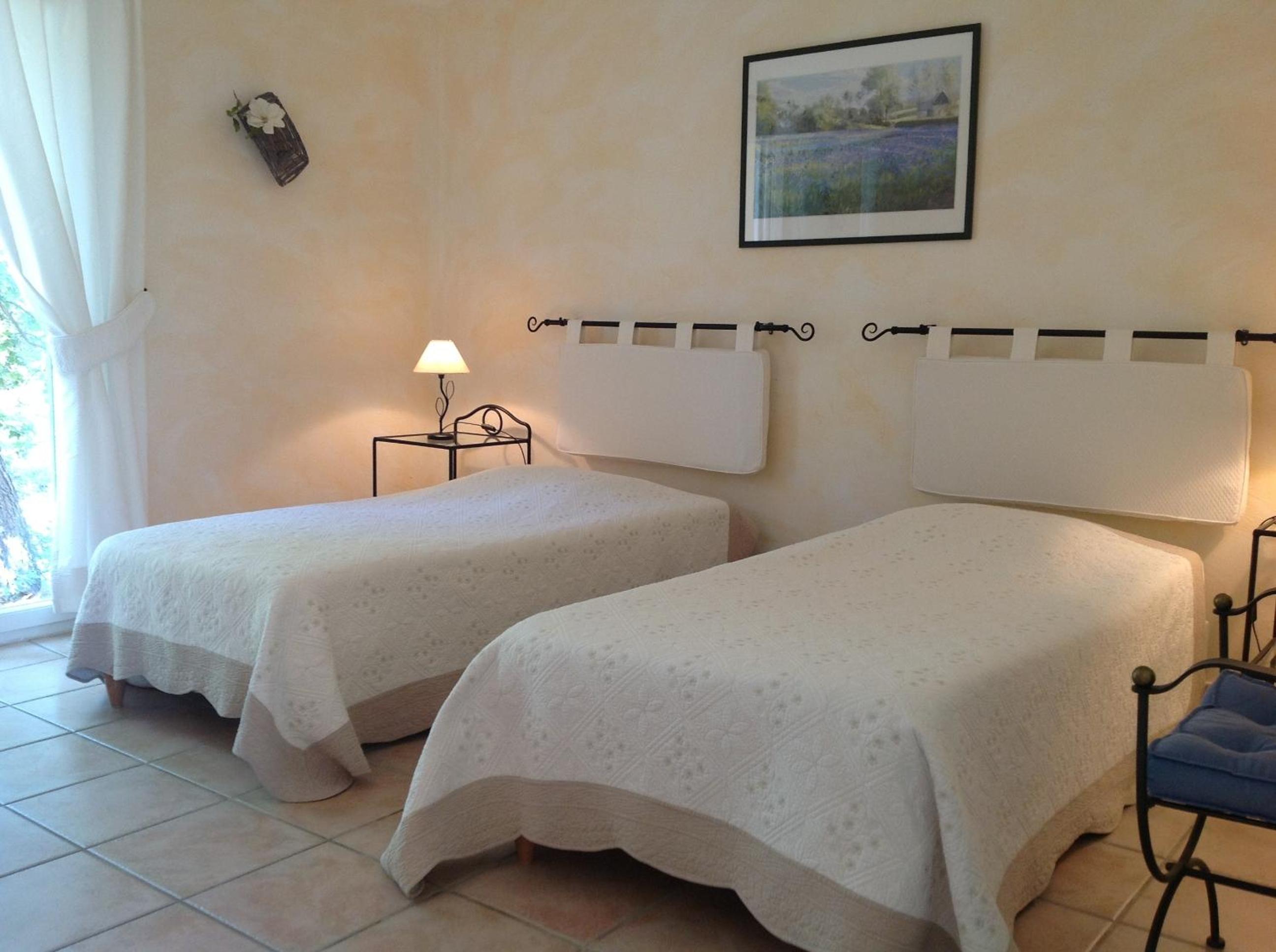 Family Two Bedroom Suite with kitchenette and Pool View photo 2