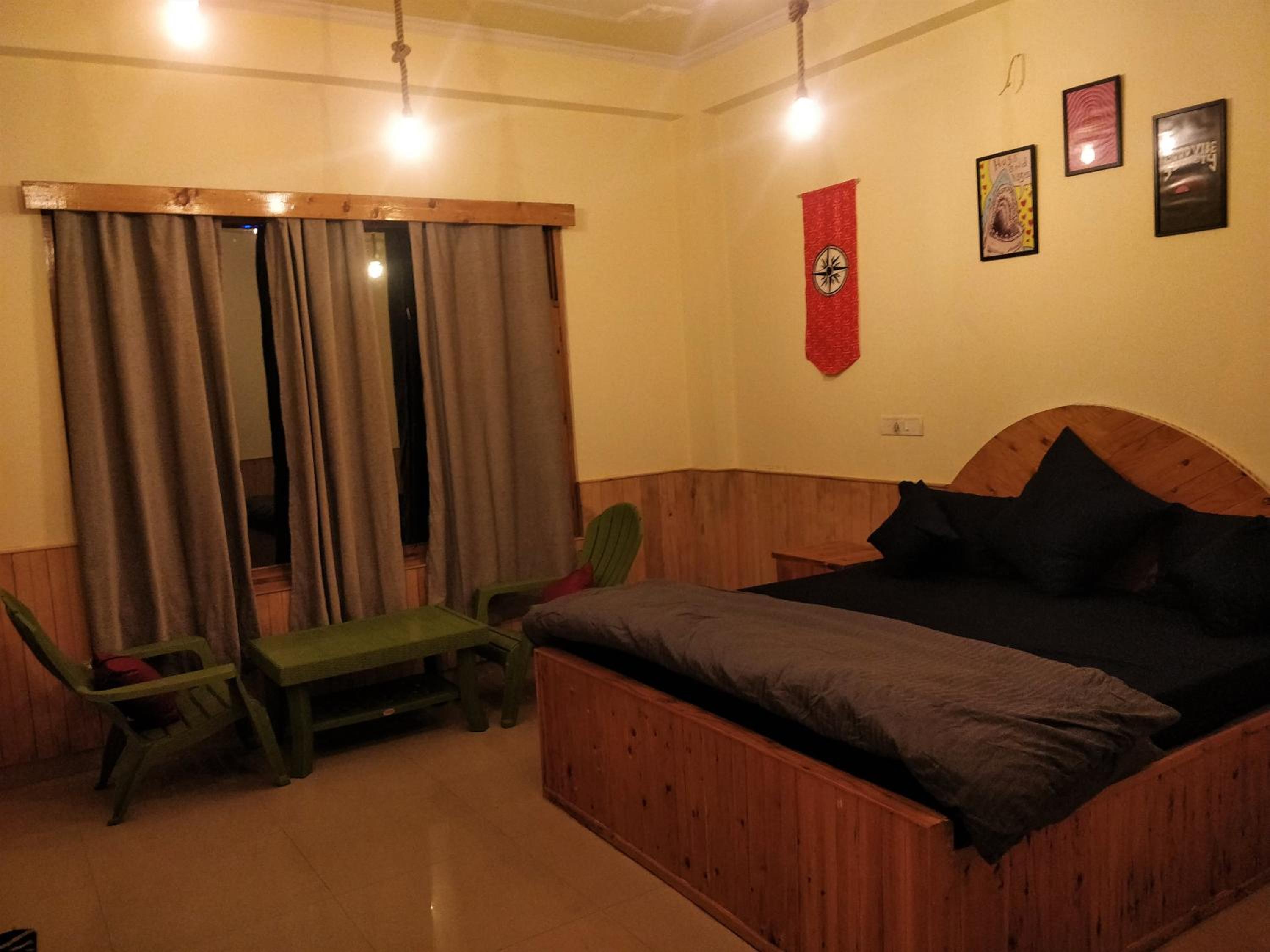Double Room with Private Bathroom - Photo 4