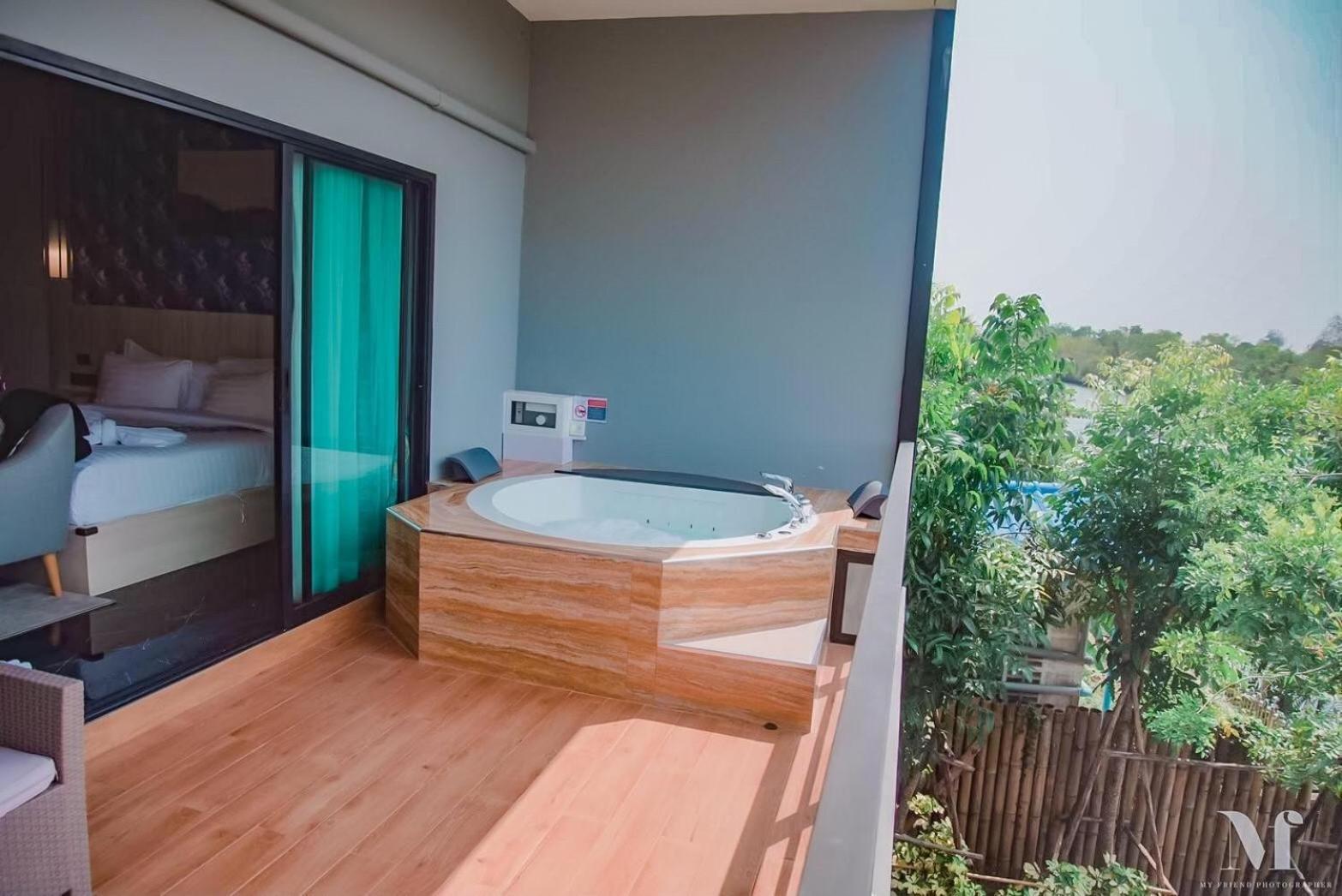 Suite with River View - Photo 4