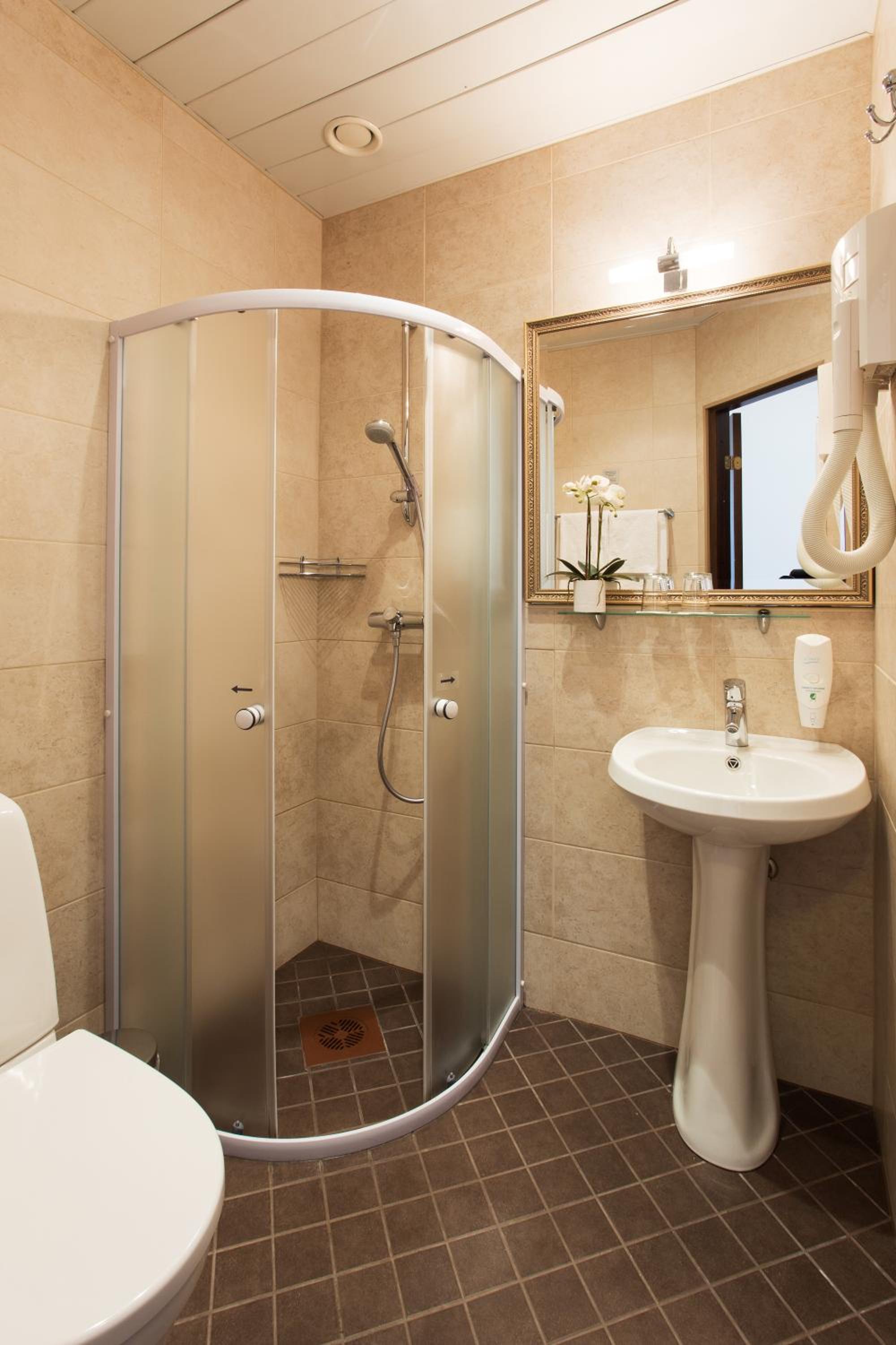 Standard Double or Twin Room - Photo 6