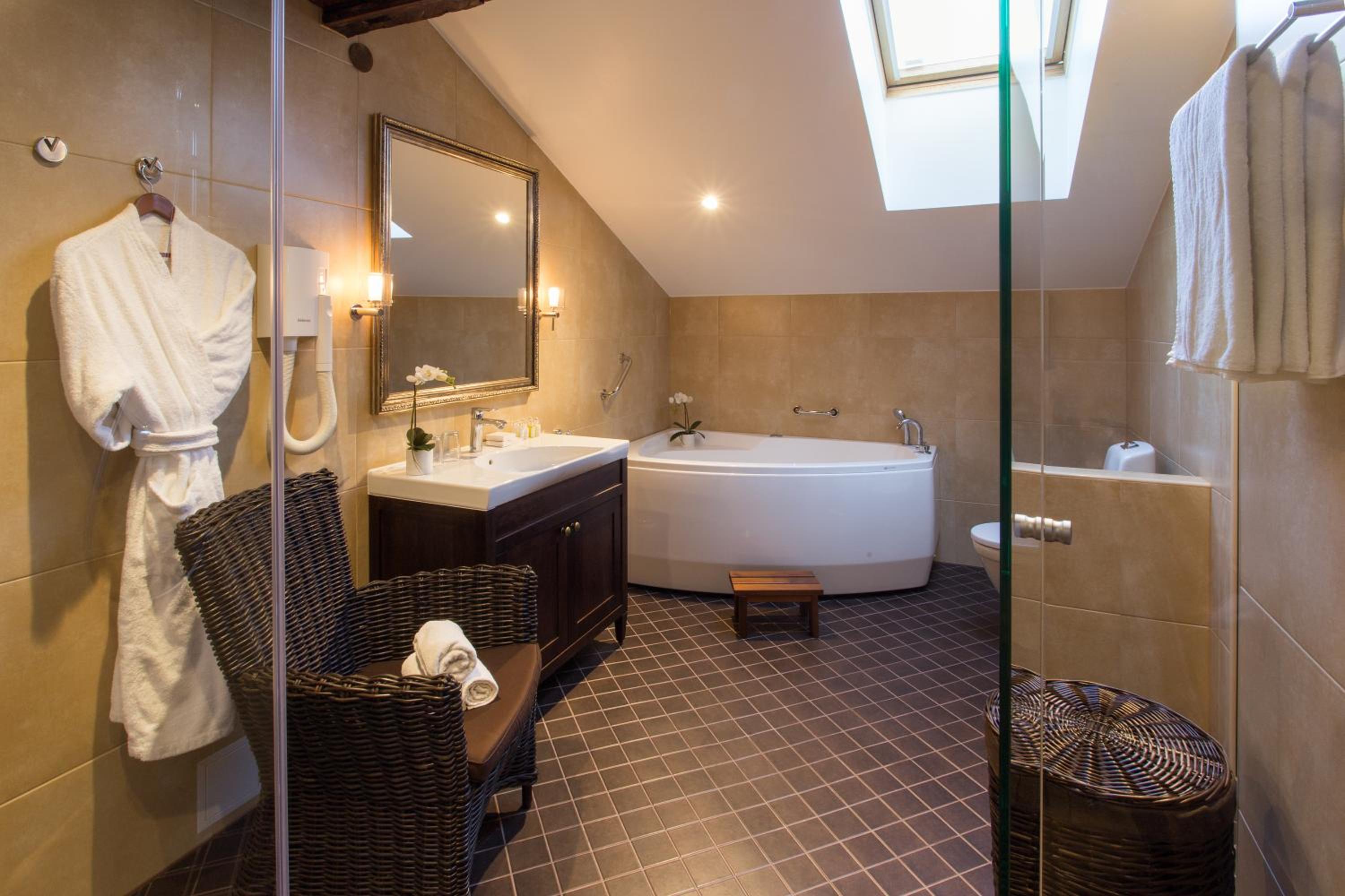 Zen Deluxe Junior Suite with SPA Bath - Photo 9