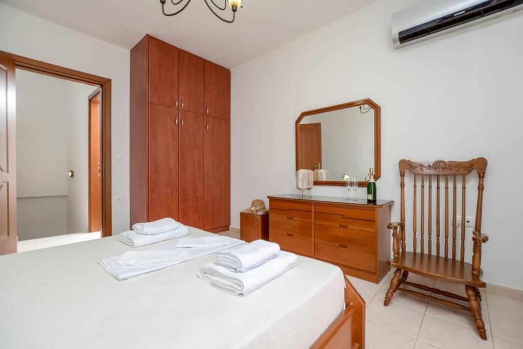 Three-Bedroom House photo 1