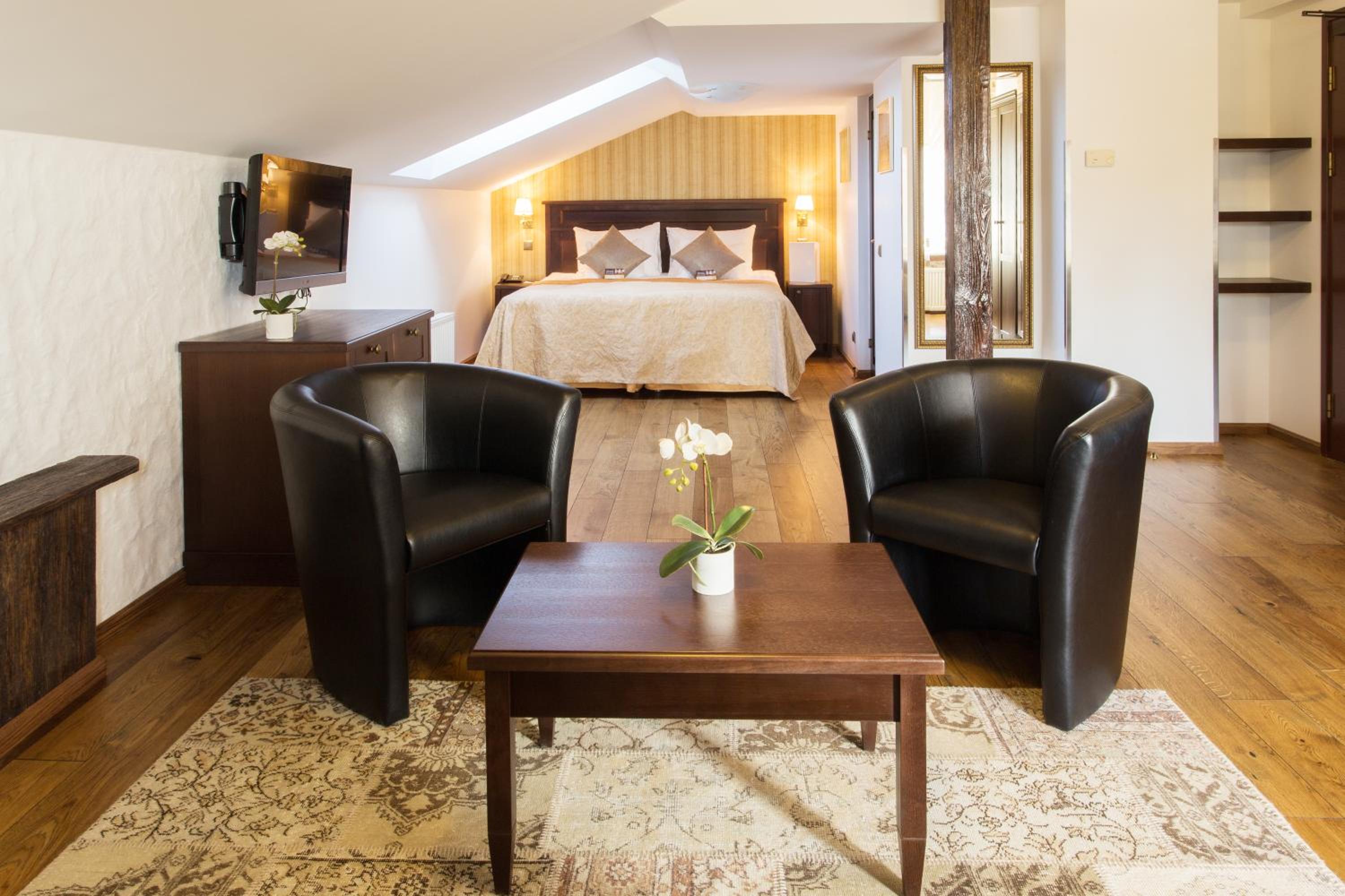 Zen Deluxe Junior Suite with SPA Bath - Photo 2