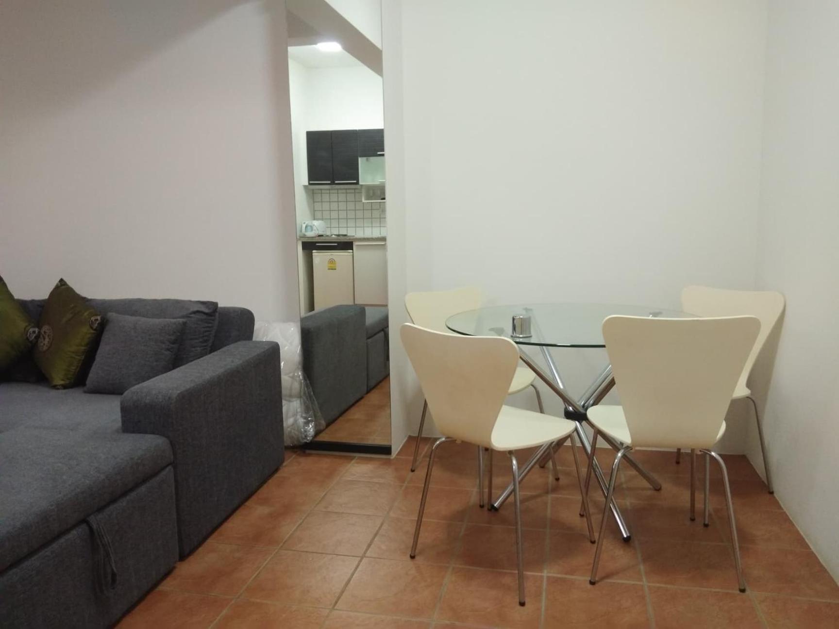 One-Bedroom Apartment - Photo 5