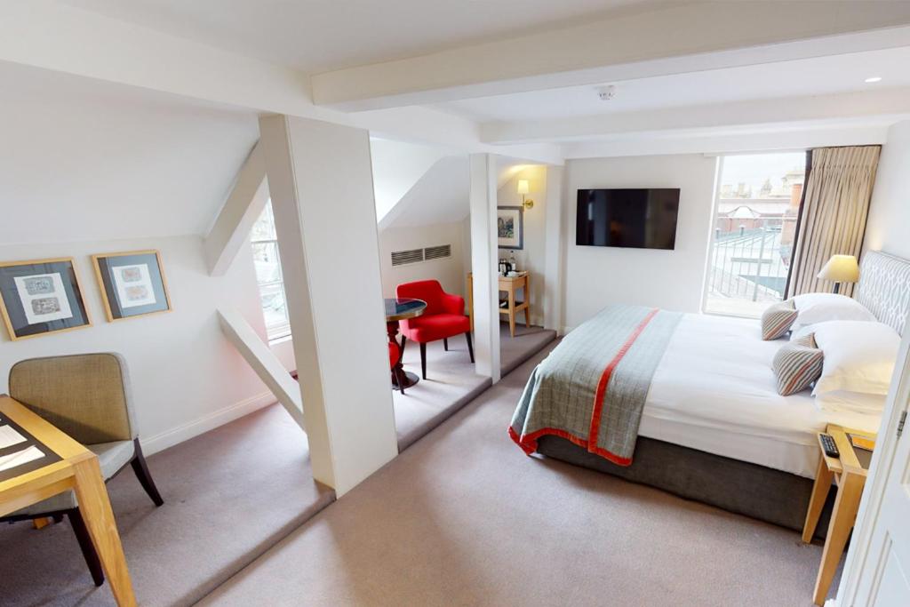 King Room with Balcony photo 1