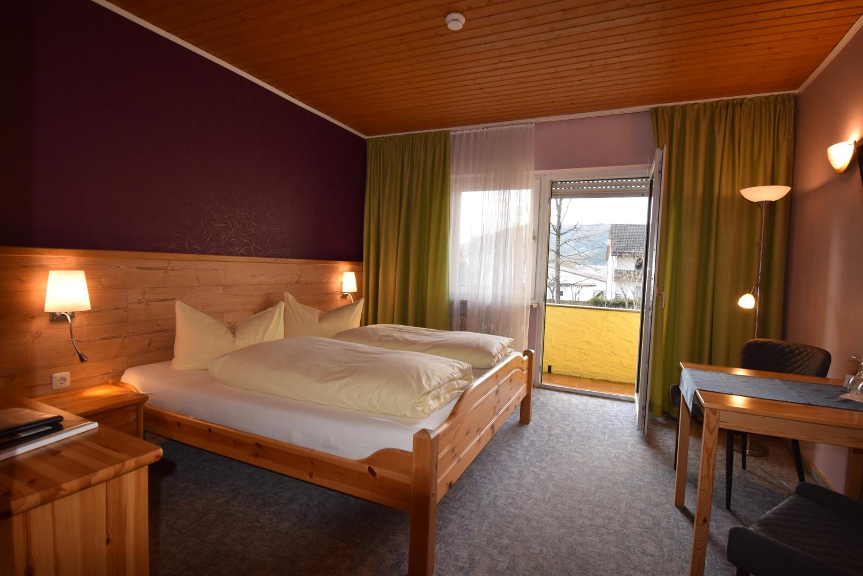 Double Room with Balcony - Photo 3