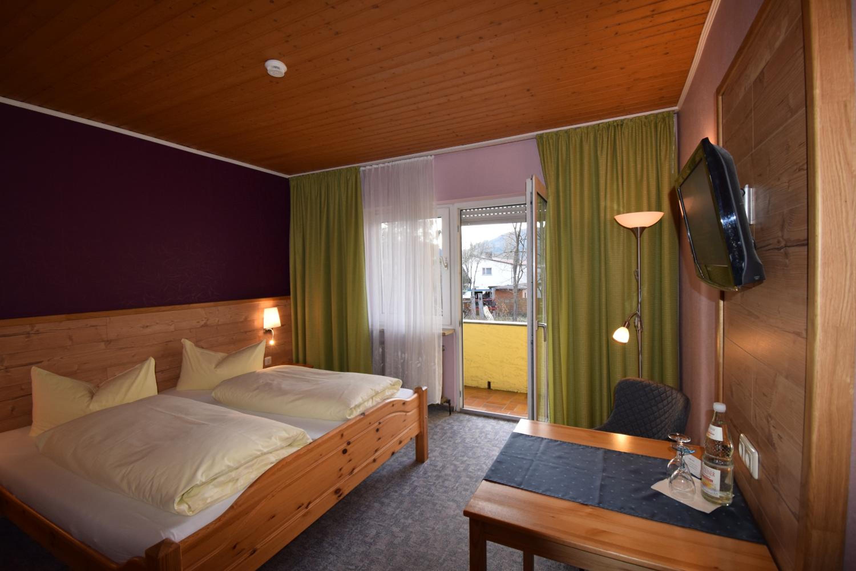 Double Room with Balcony - Photo 6