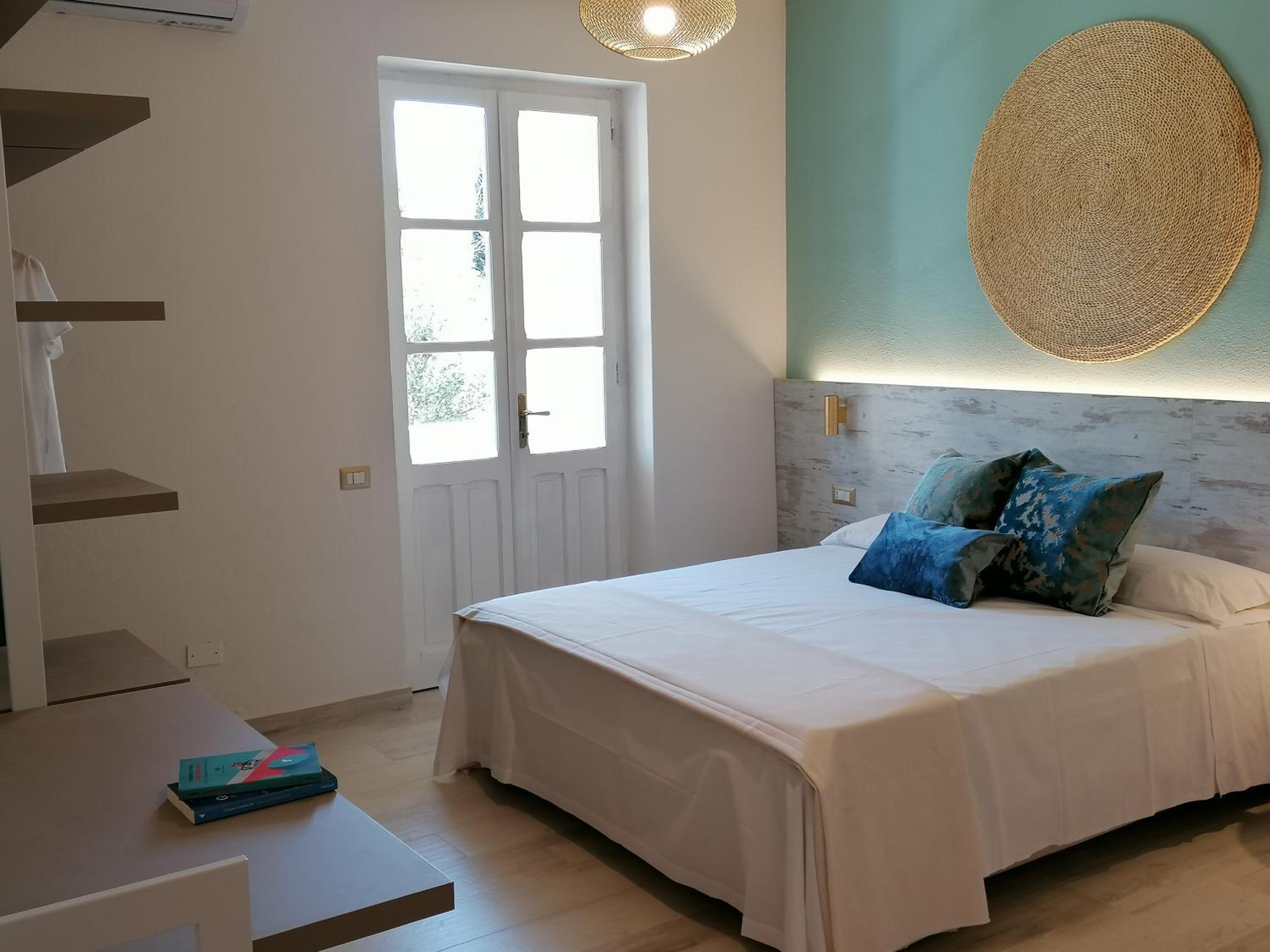 Standard Double Room - Photo 12