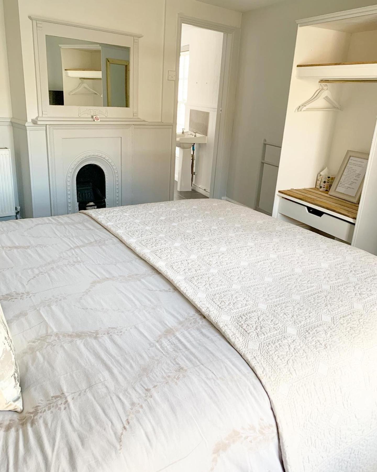 Double Room with Private Bathroom - Photo 3