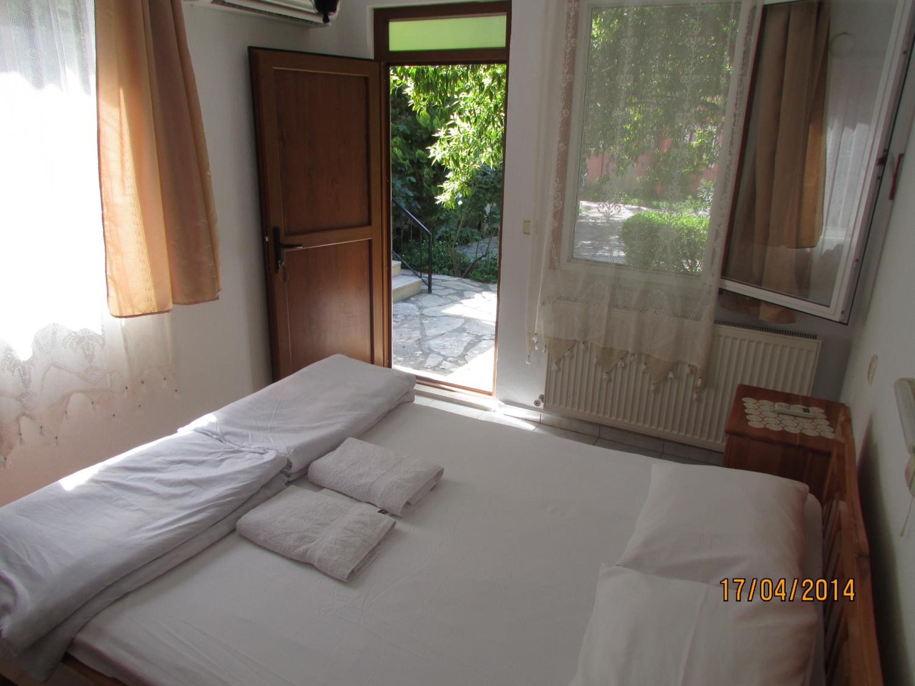 Standard Double Room photo 3