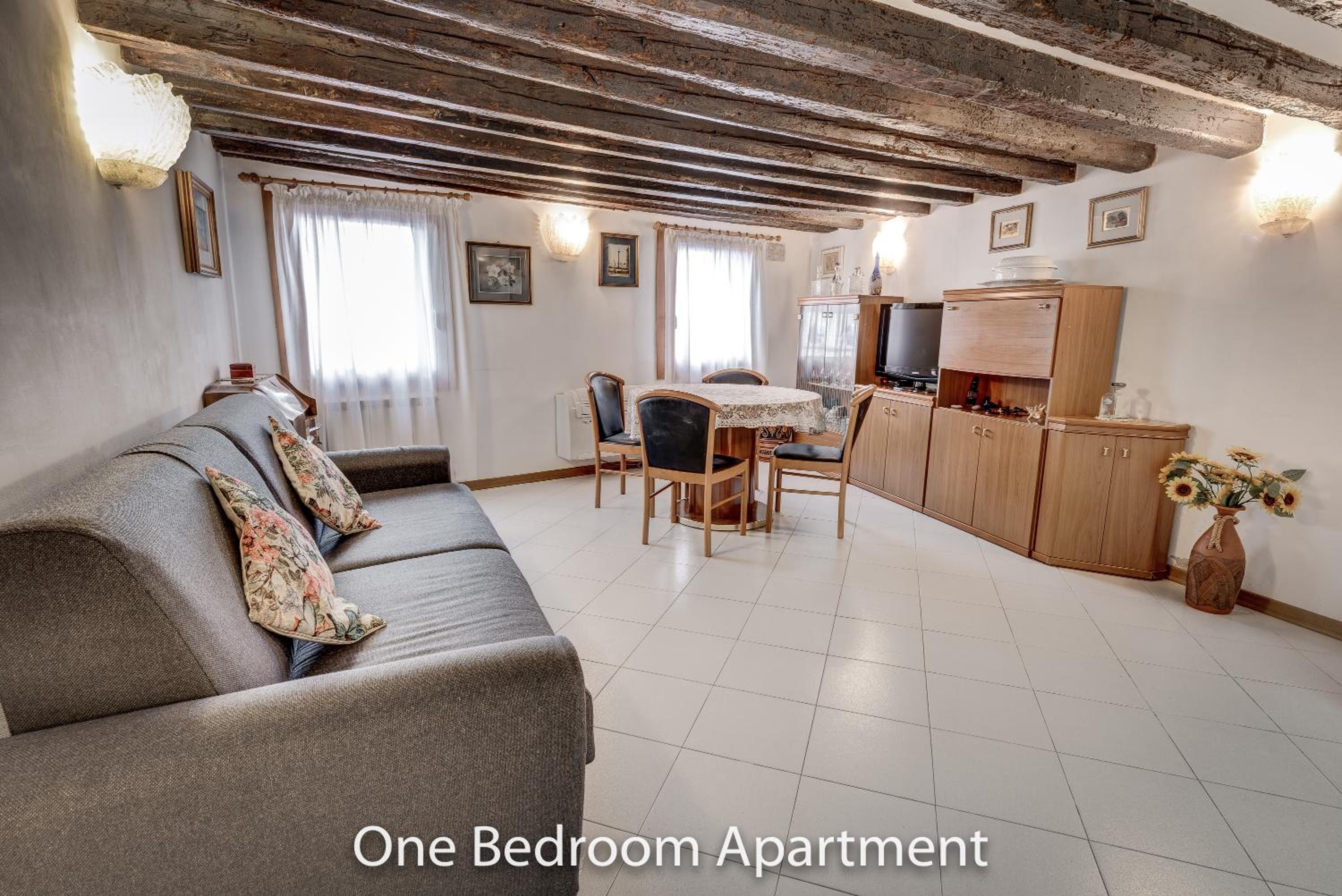 One-Bedroom Apartment photo 2