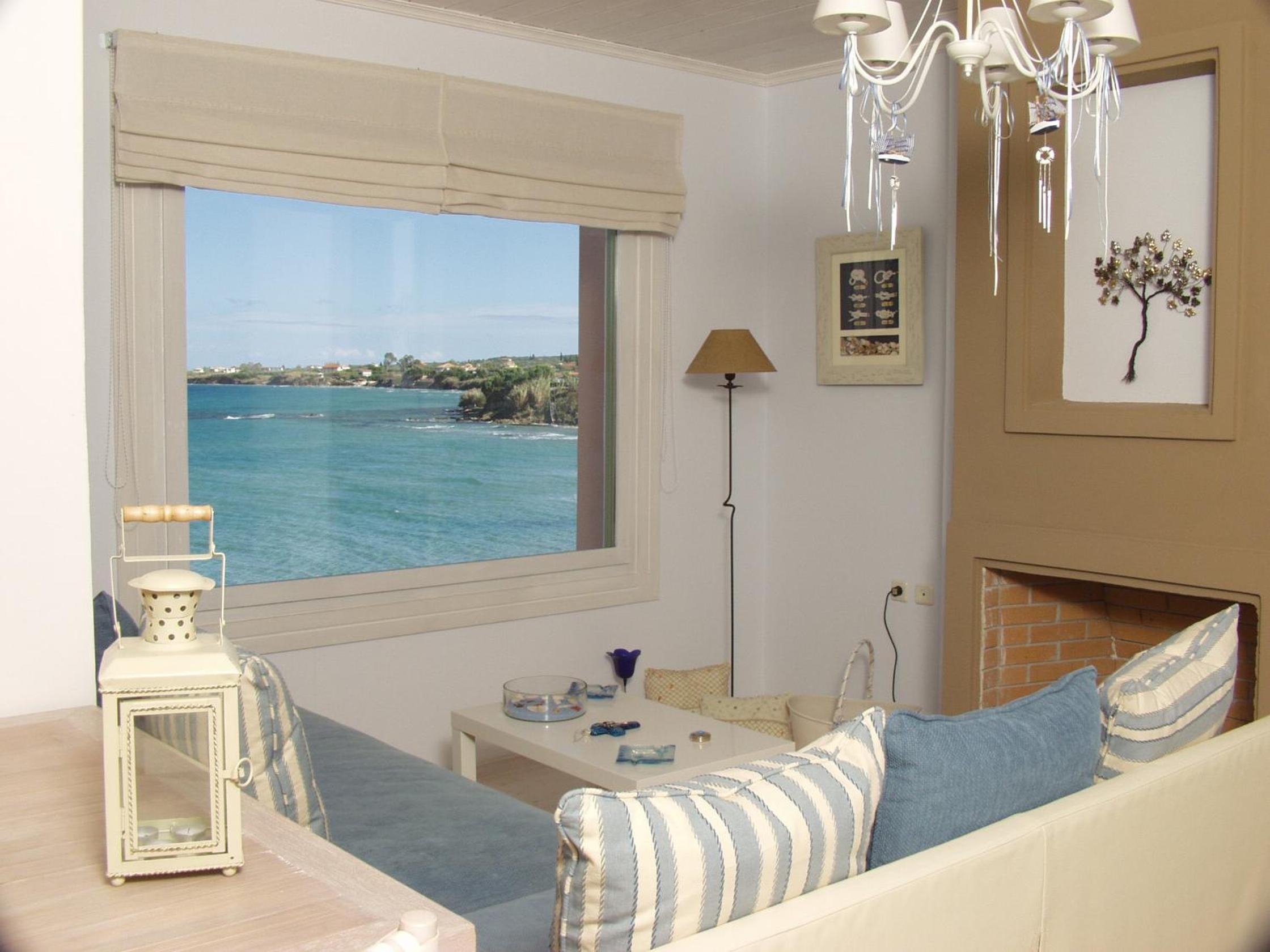 Deluxe Beachfront View Suite - Photo 14