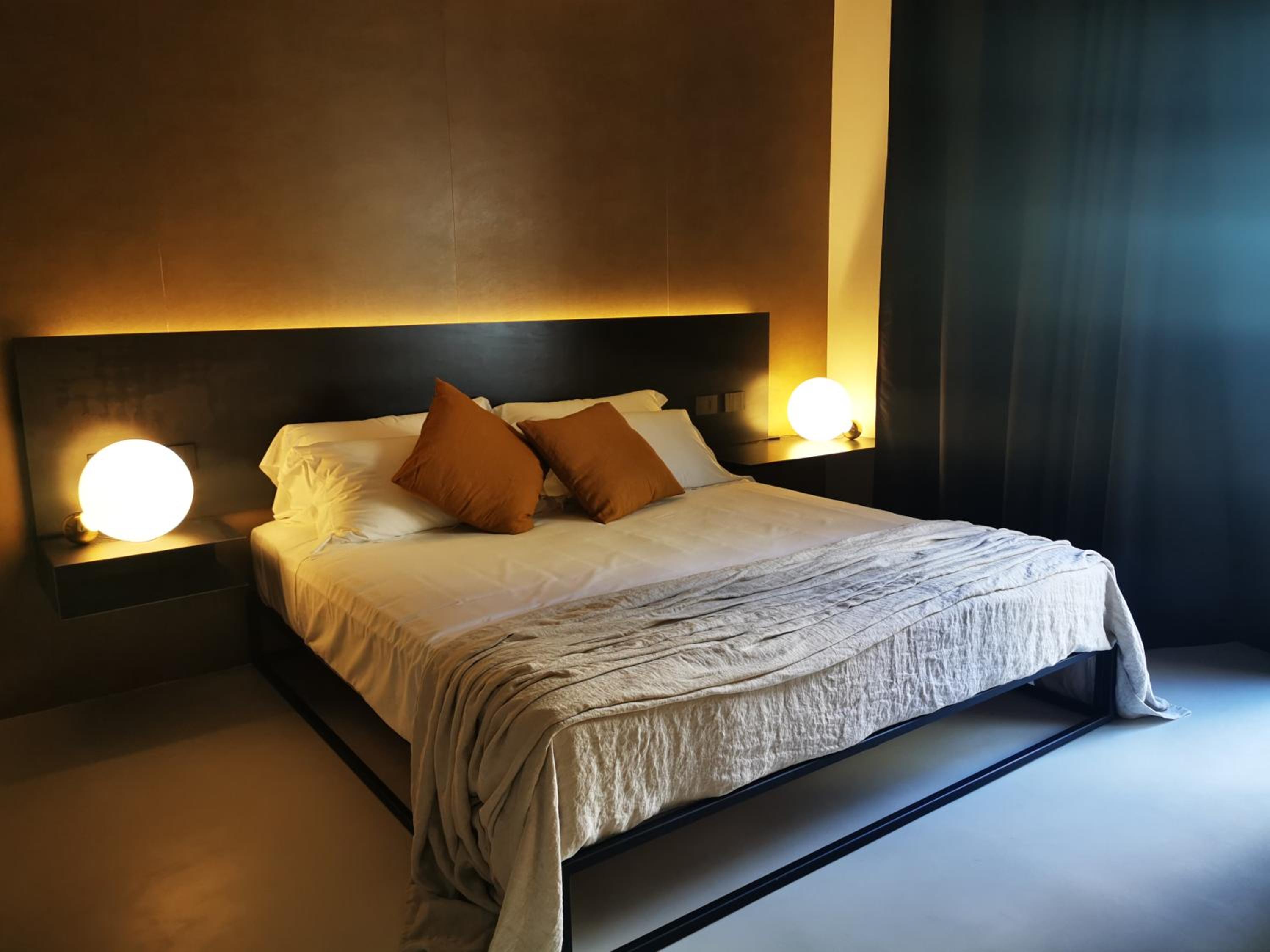 Deluxe King Room - Photo 15