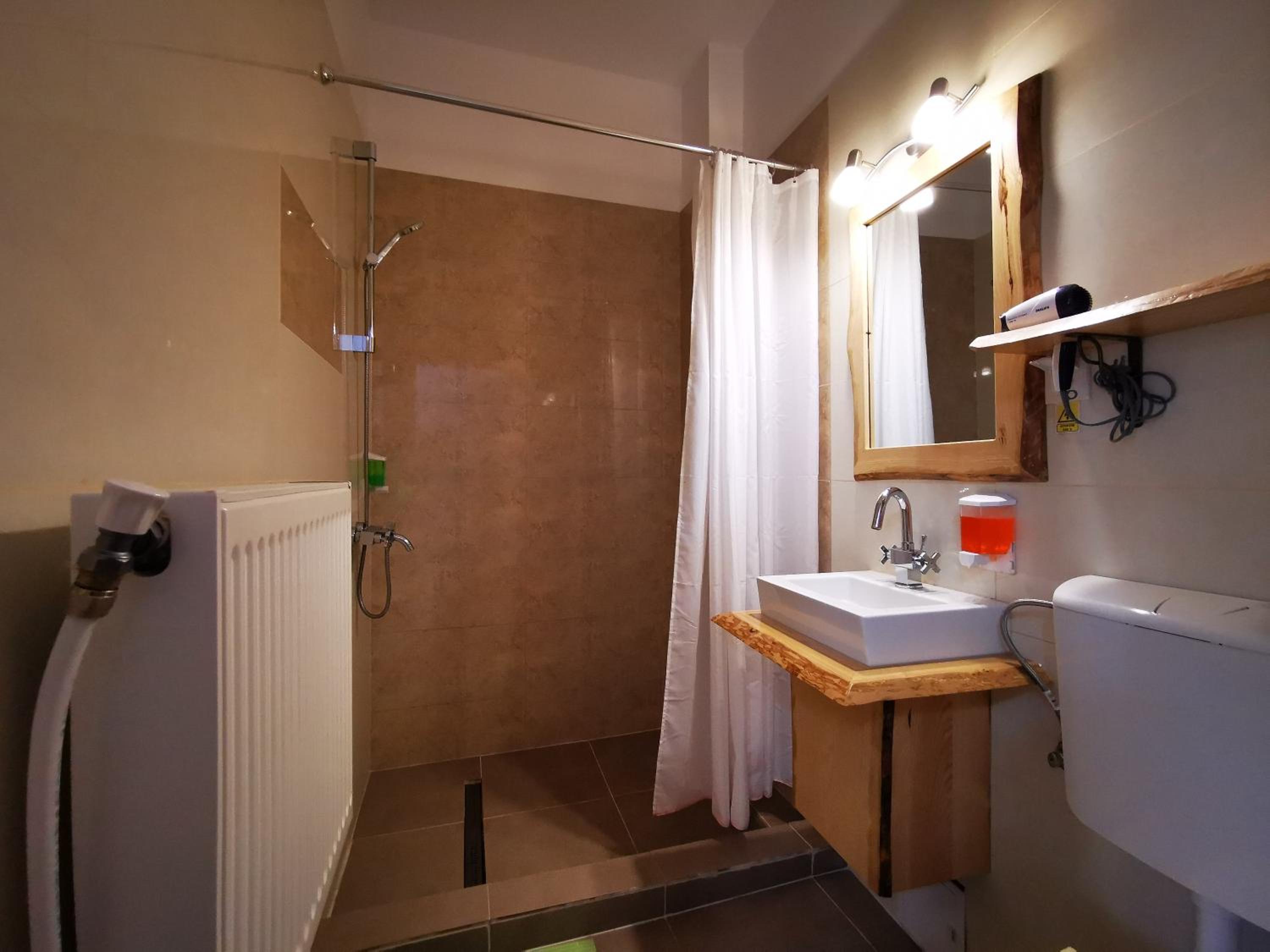 Twin Room - Photo 5