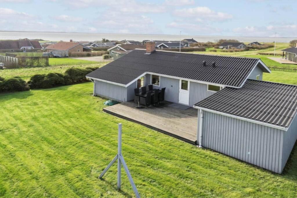Three-Bedroom House photo 2