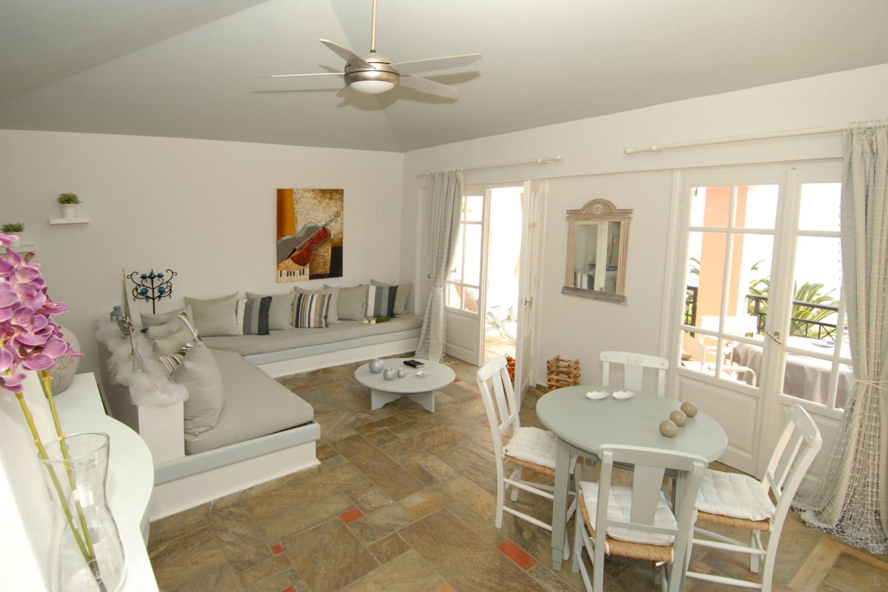 Superior Two-Bedroom Beachfront View Suite photo 2