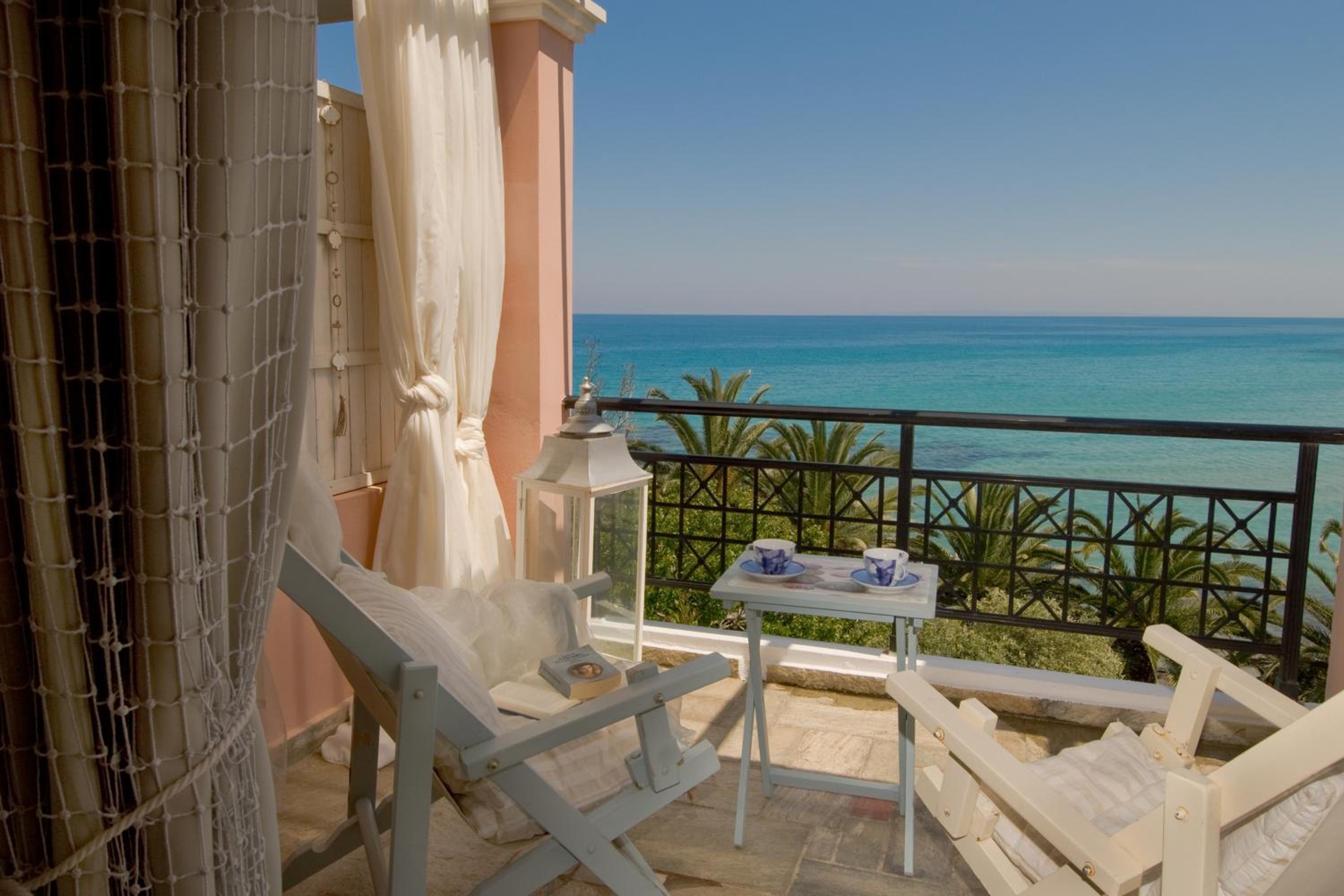 Superior Two-Bedroom Beachfront View Suite photo 3