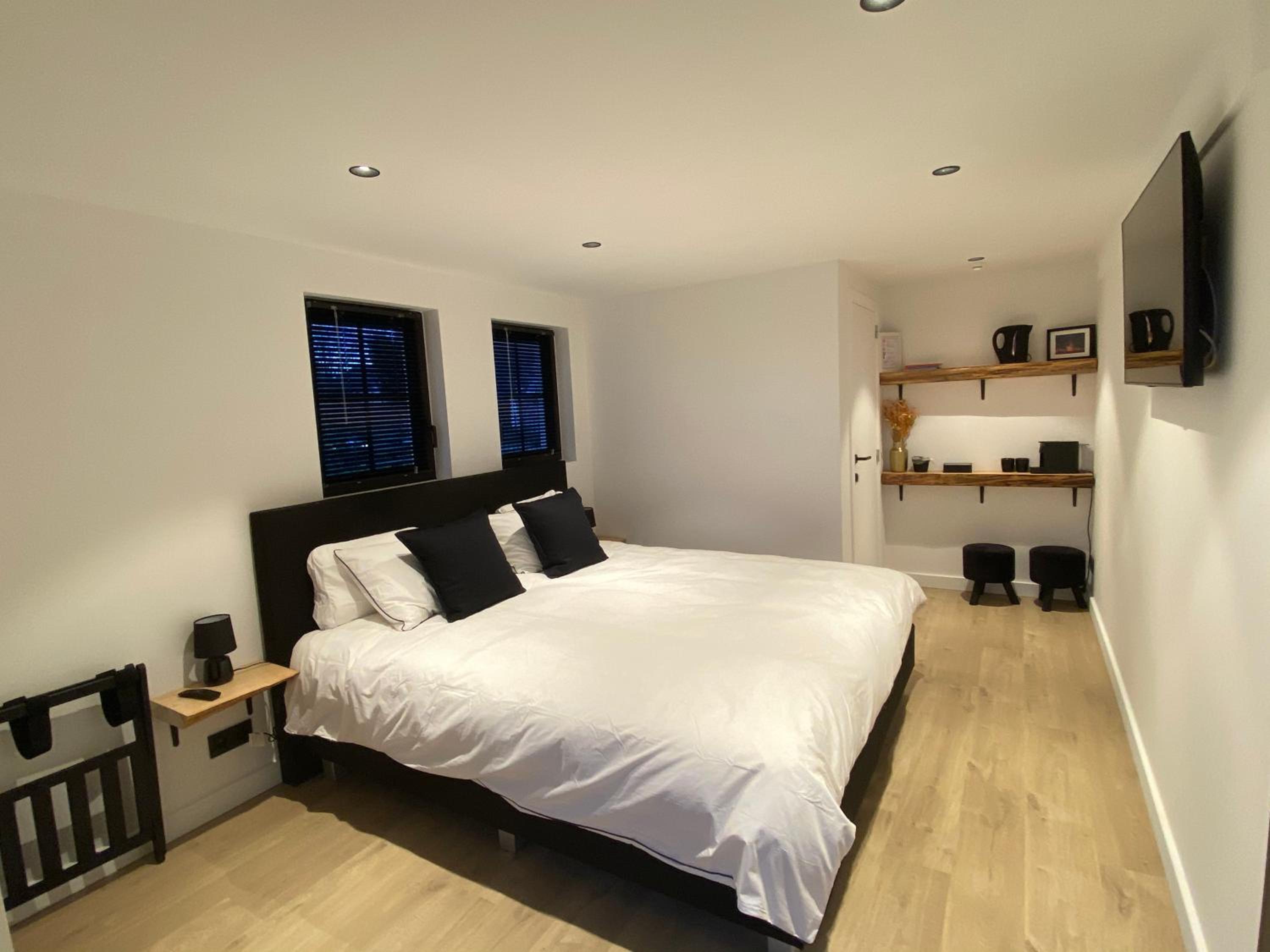 Deluxe King Room photo 2