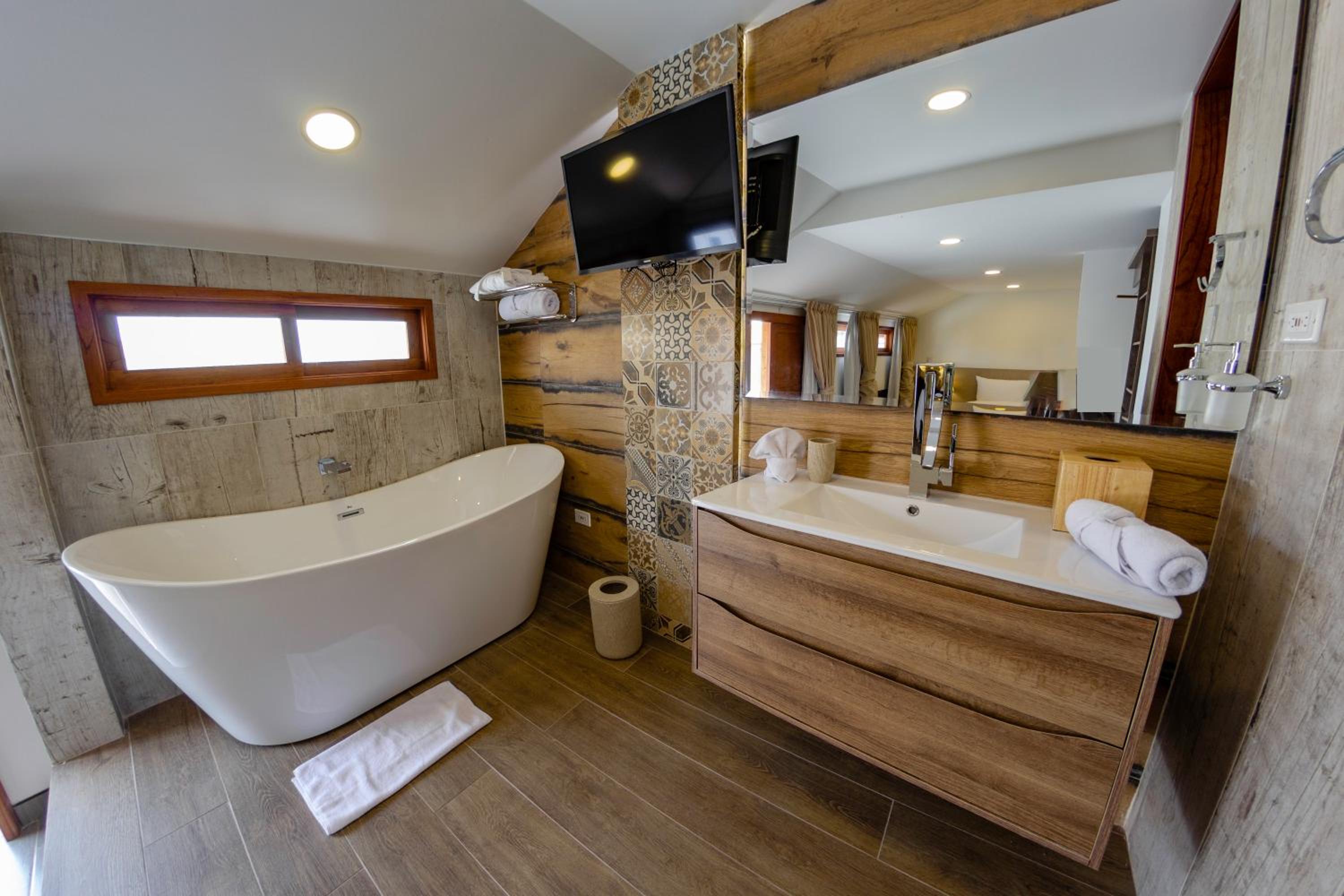 King Suite with Balcony photo 3
