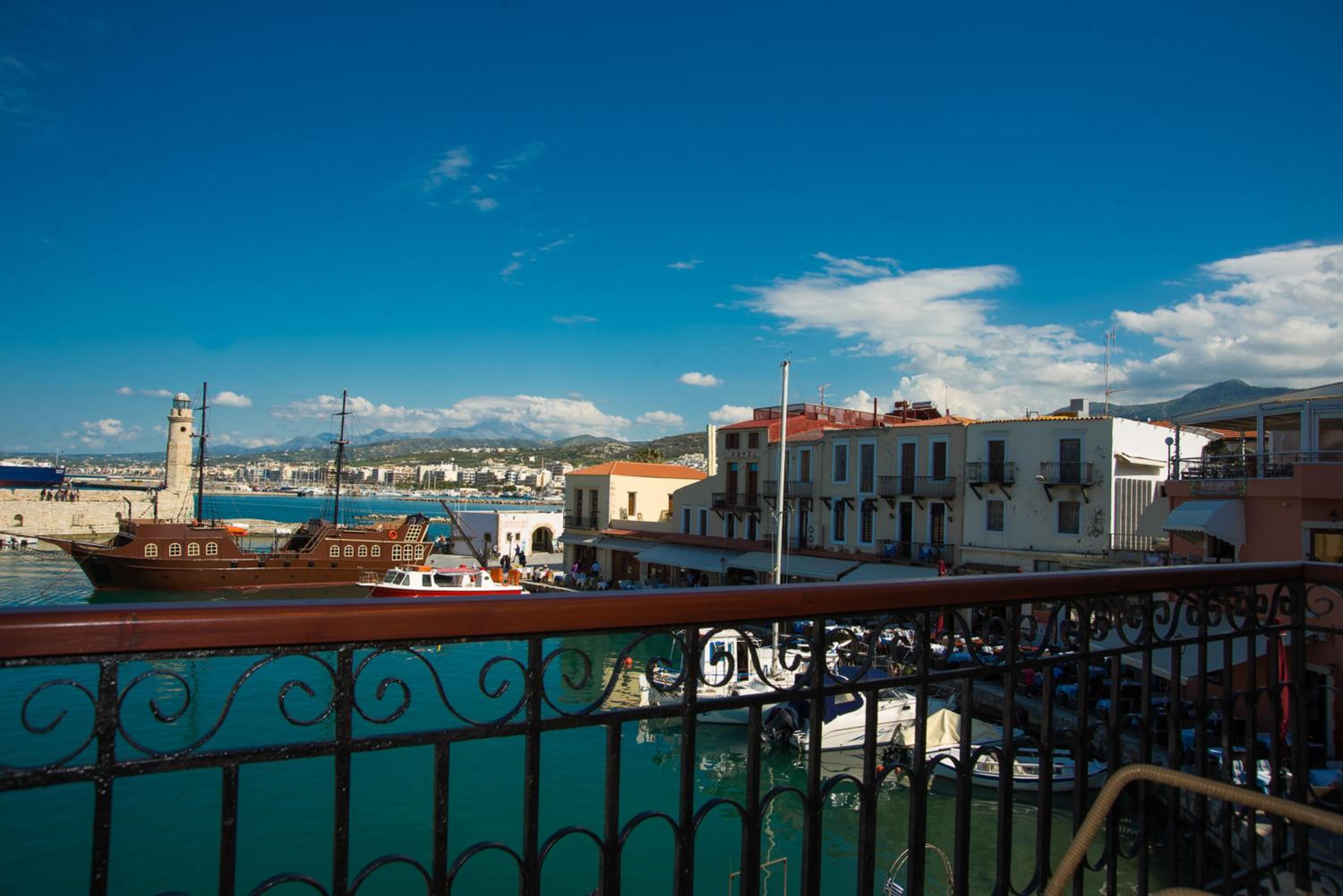 Deluxe Suite with Sea View photo 2