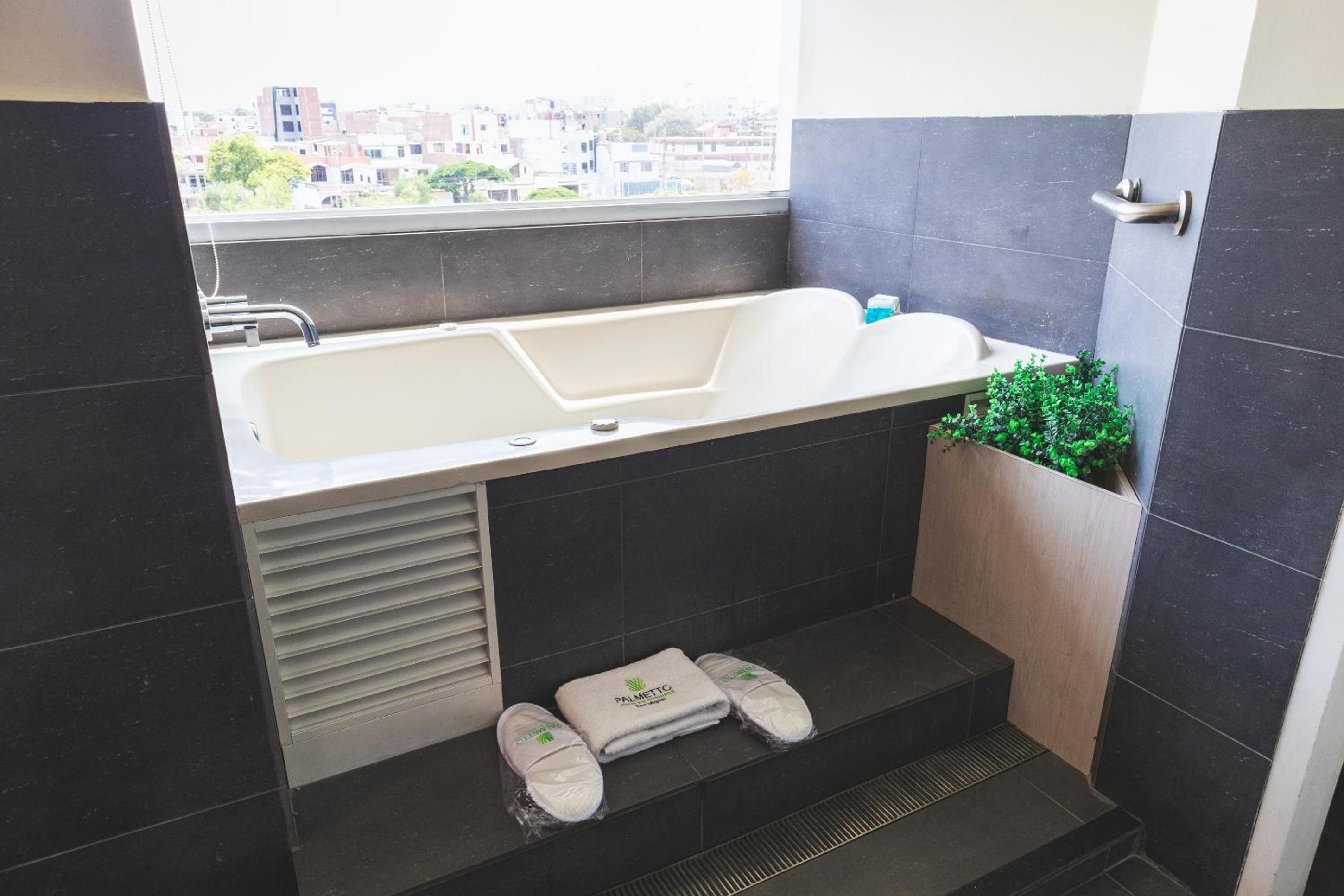 Suite with Spa Bath photo 3