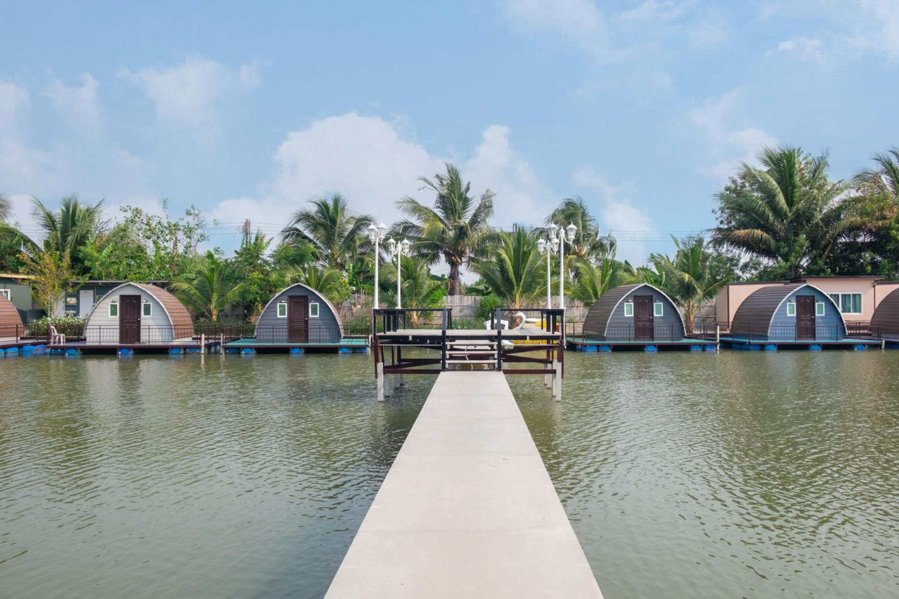 Bungalow - Water Front  - Photo 8