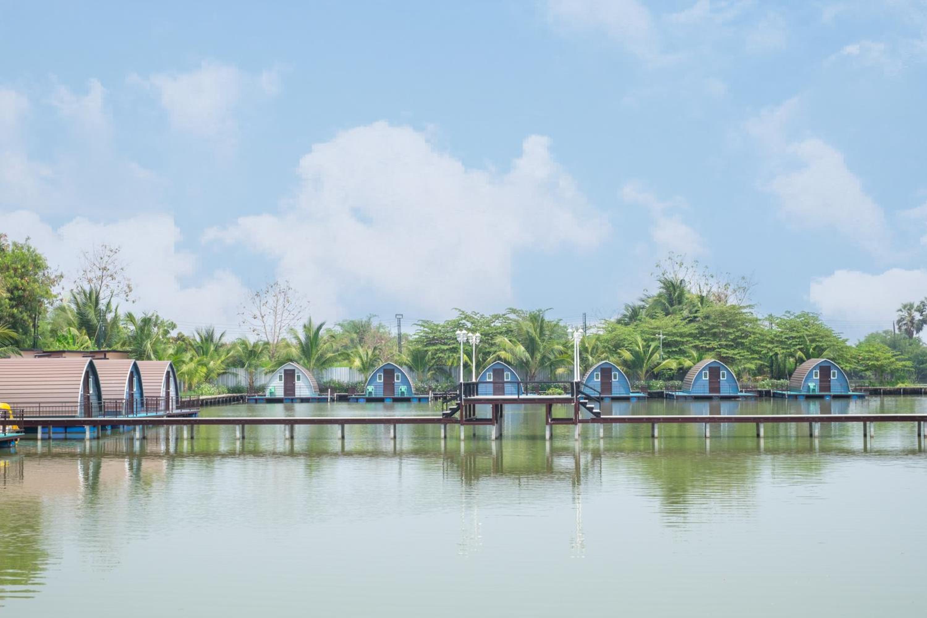 Bungalow - Water Front  - Photo 9