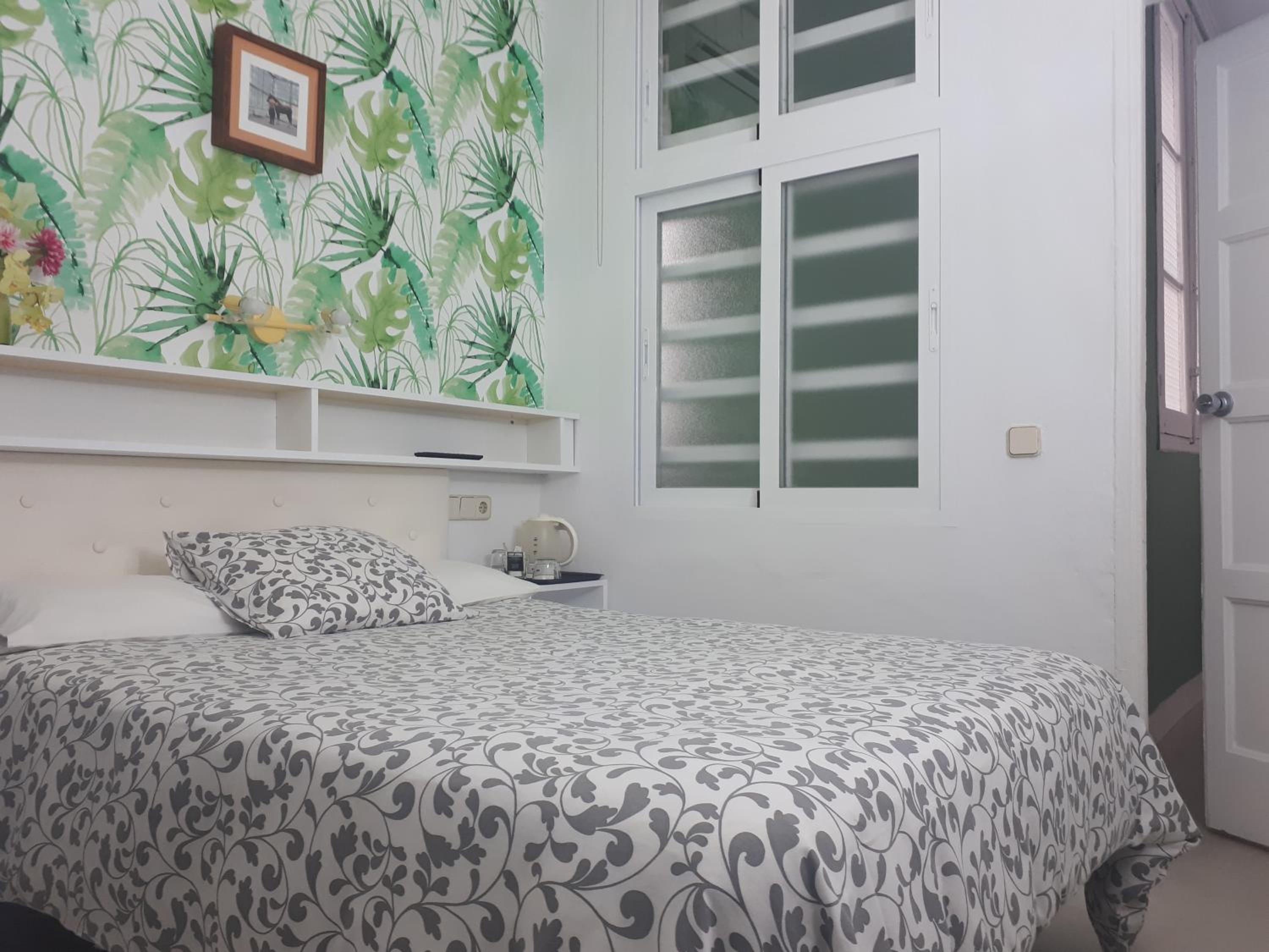 Single Room with Private Bathroom photo 2
