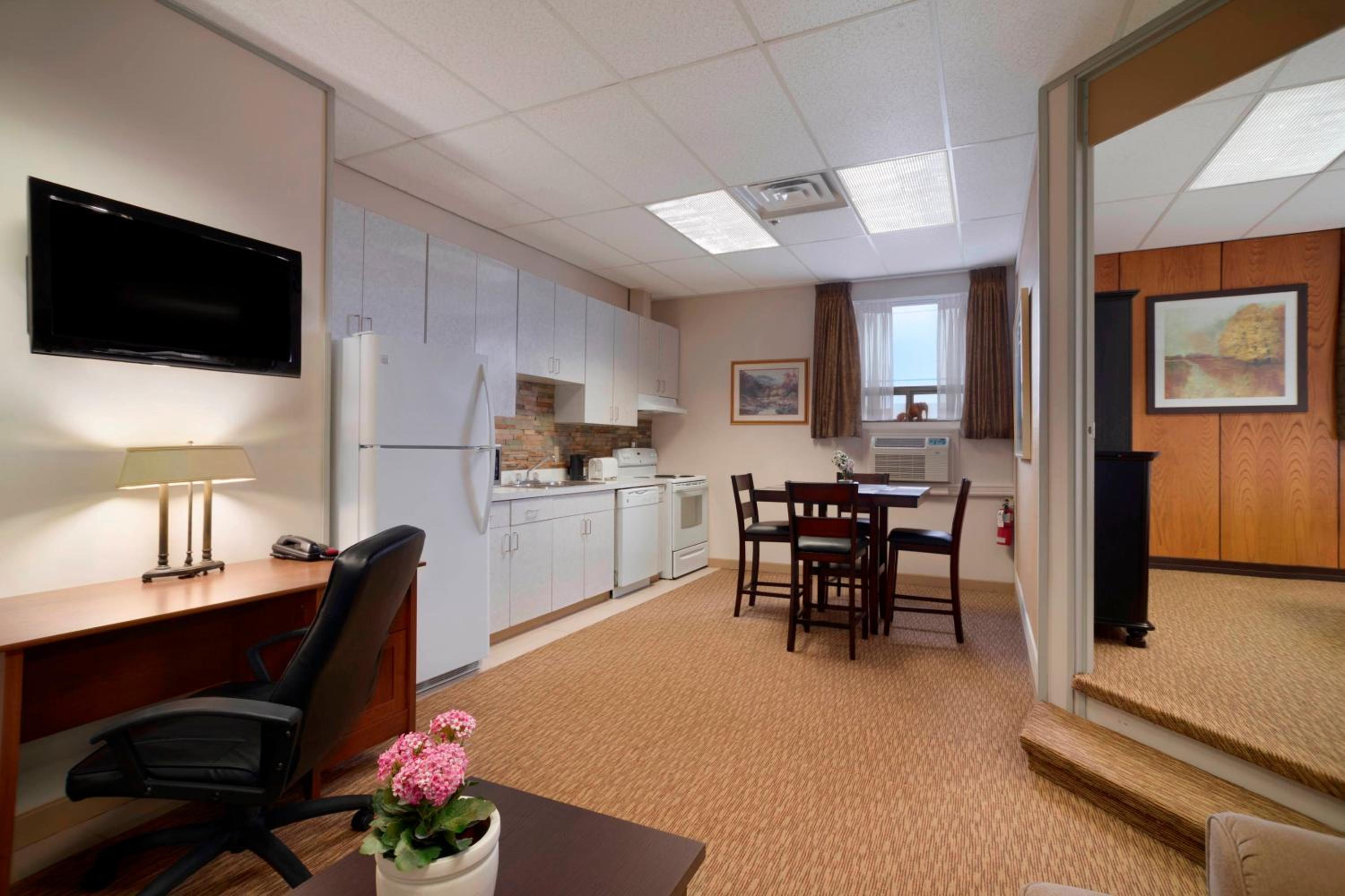 Two-Bedroom Suite - Non-Smoking - Photo 4