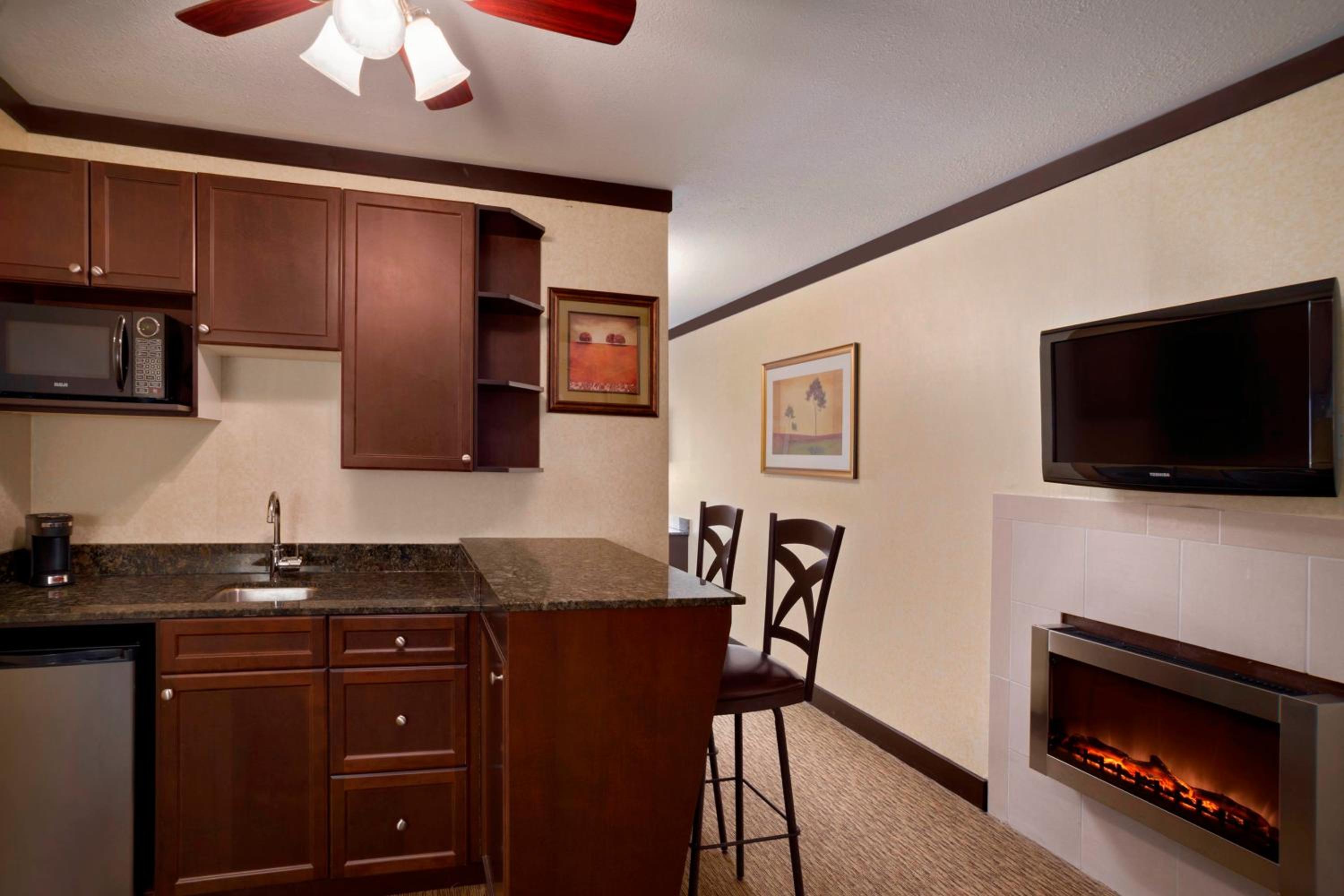 Studio Suite with Two Double Beds - Non-Smoking - Photo 1
