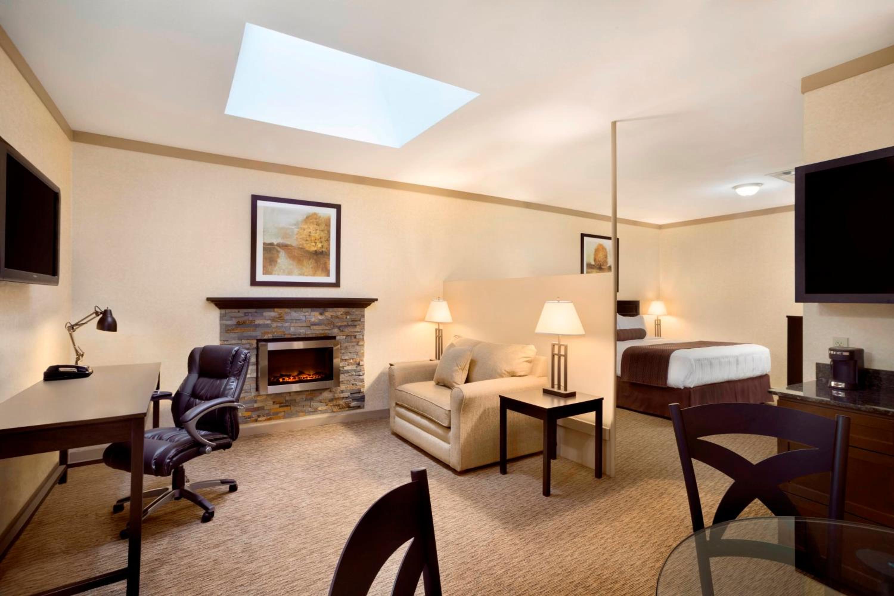 King Studio Suite - Non-Smoking - Photo 1