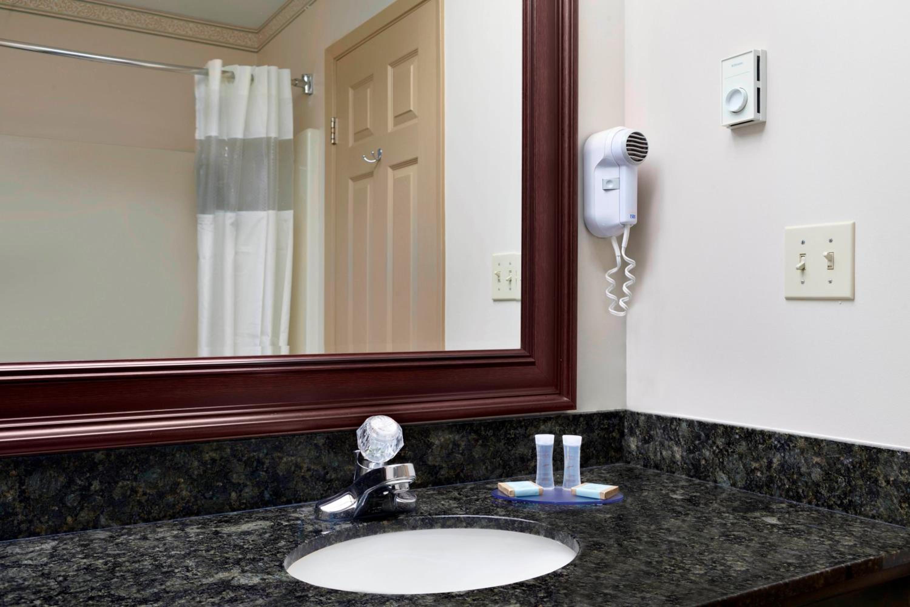 Deluxe Junior Suite - Photo 1