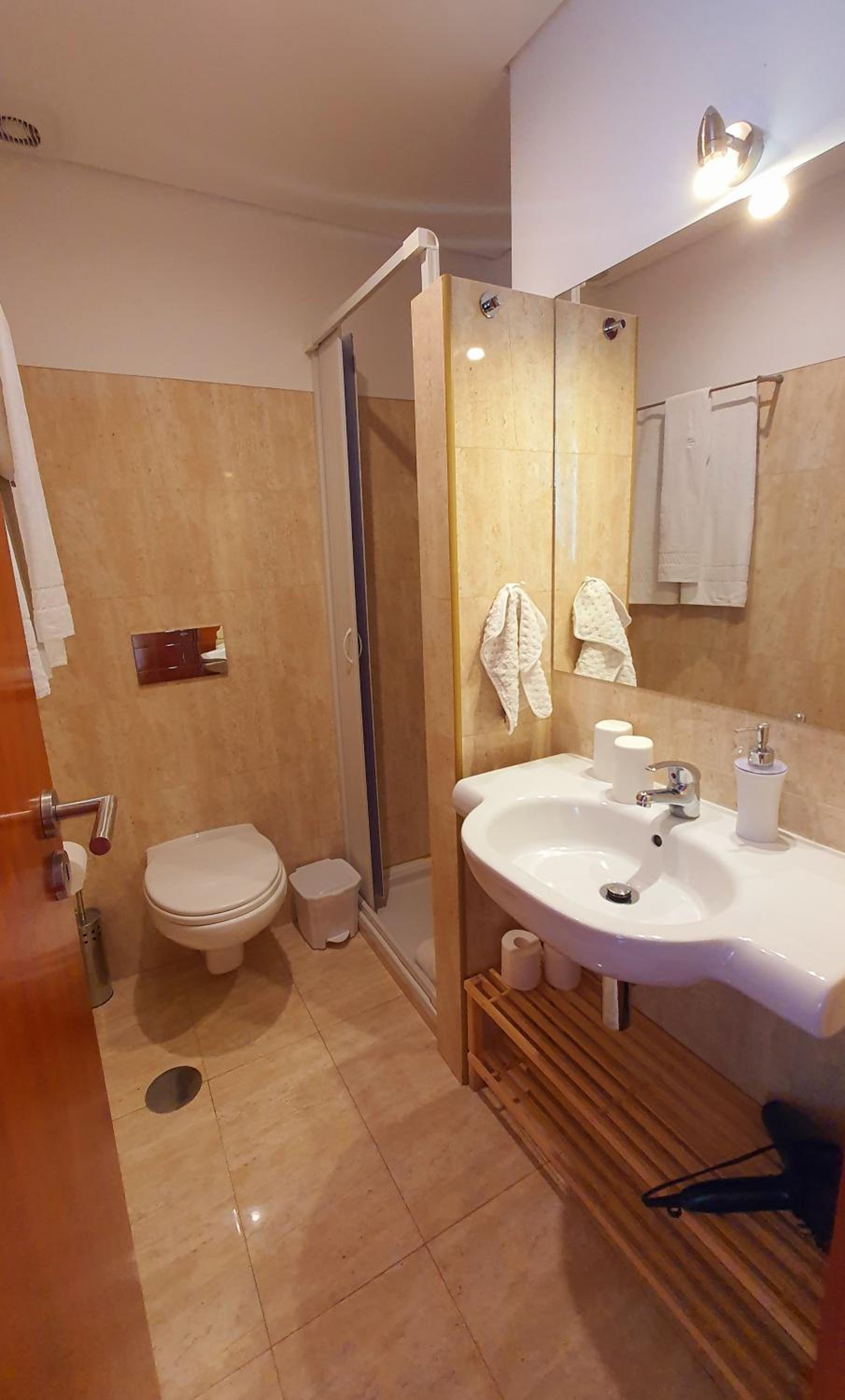 Suite with River View - Photo 10