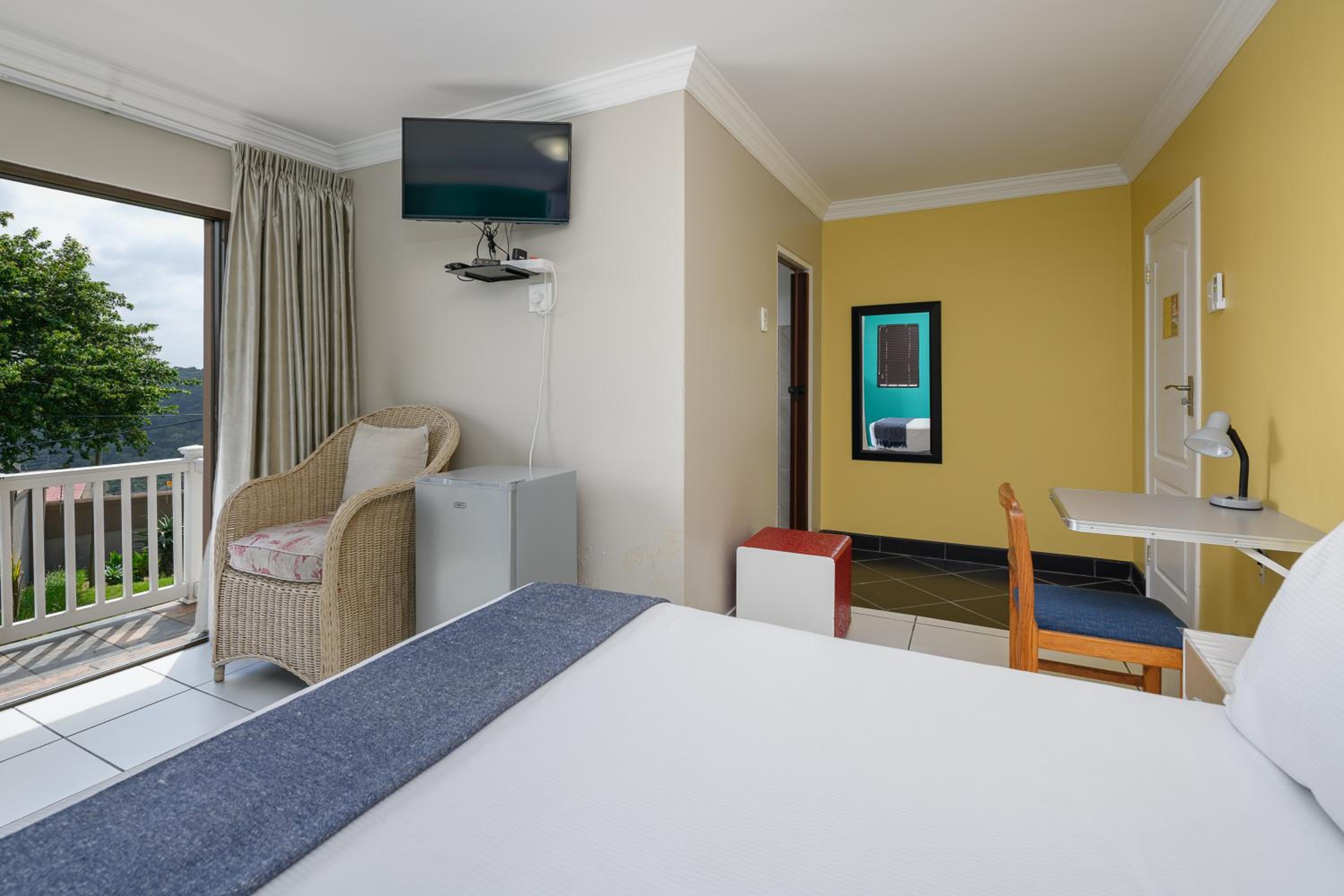 Deluxe Double Room with Balcony photo 2