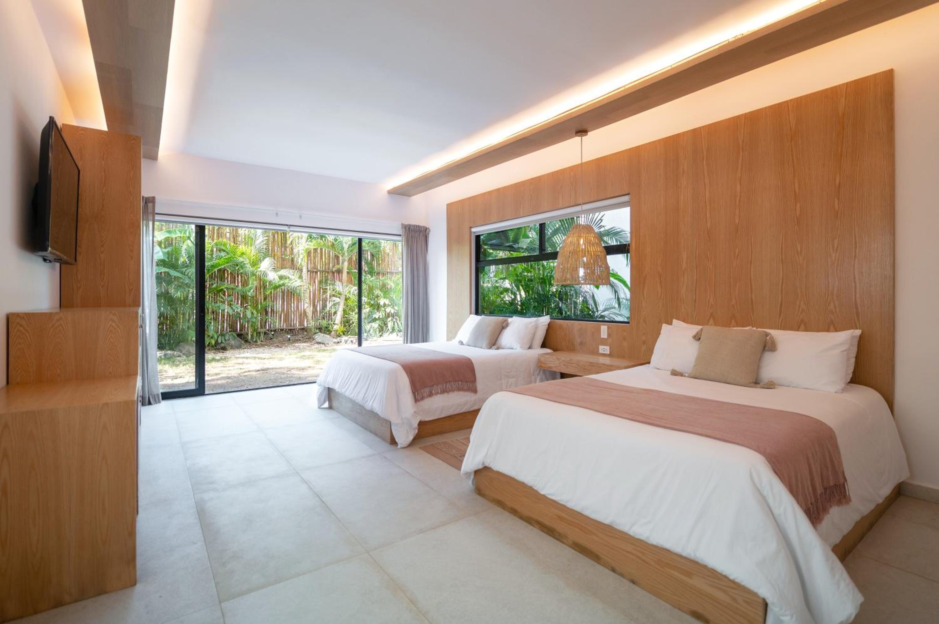 Deluxe Queen Room with Two Queen Beds - Photo 12