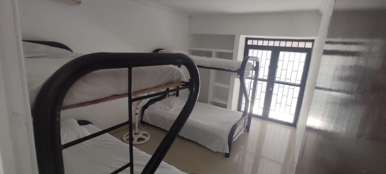 Five-Bedroom House photo 1