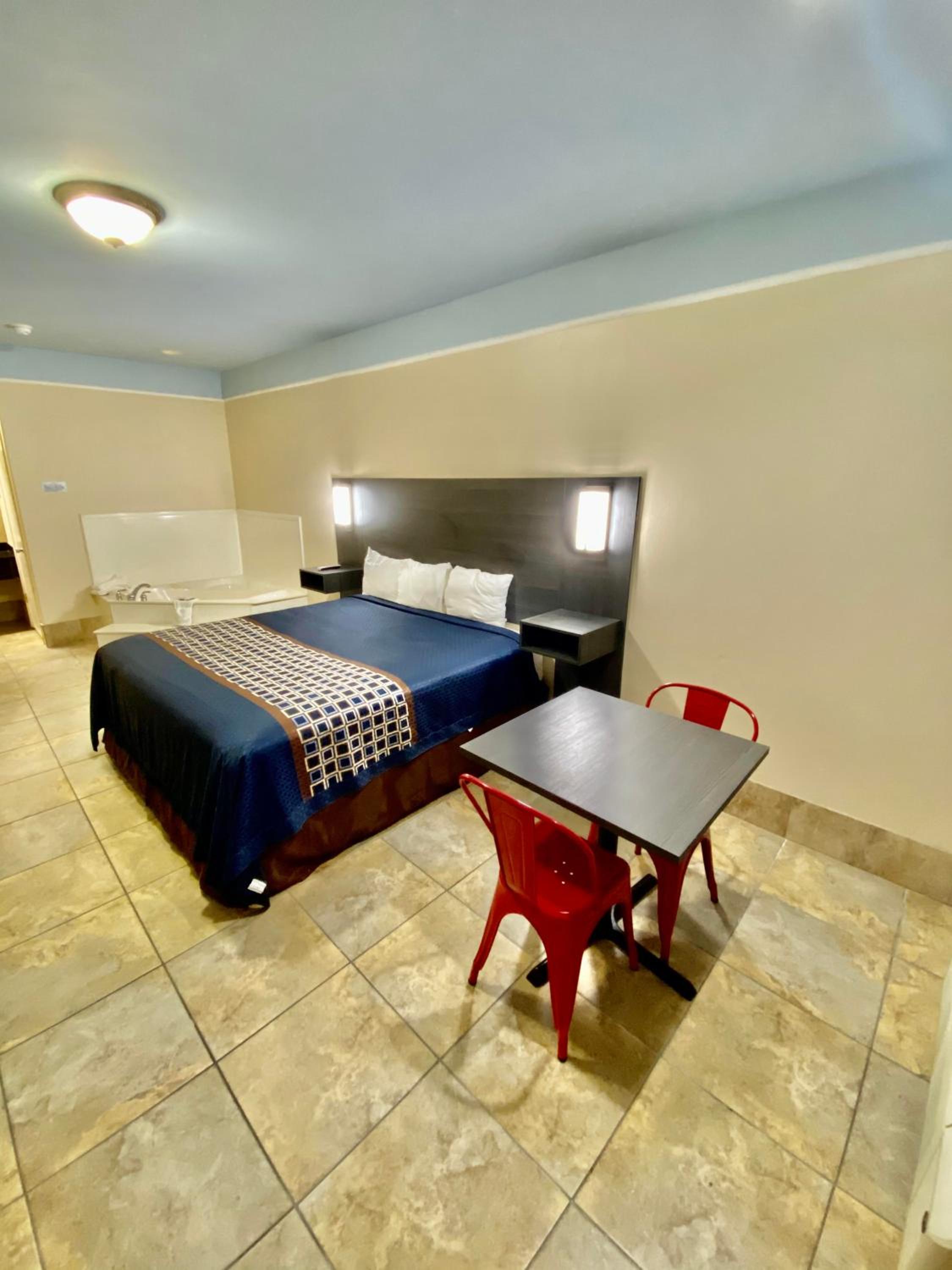 Honeymoon Suite - Photo 3