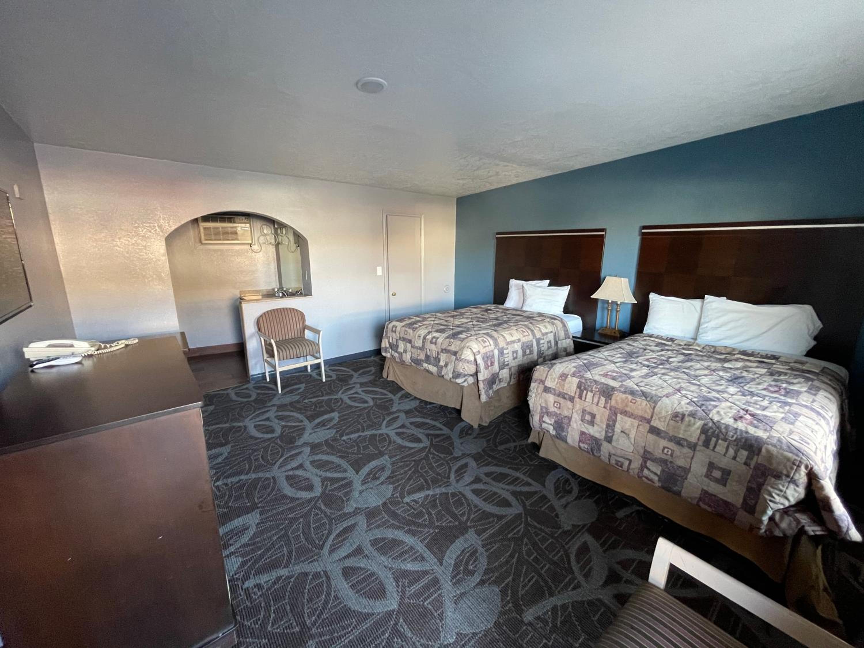 Double Room with Two Double Beds - Non-Smoking - Photo 1