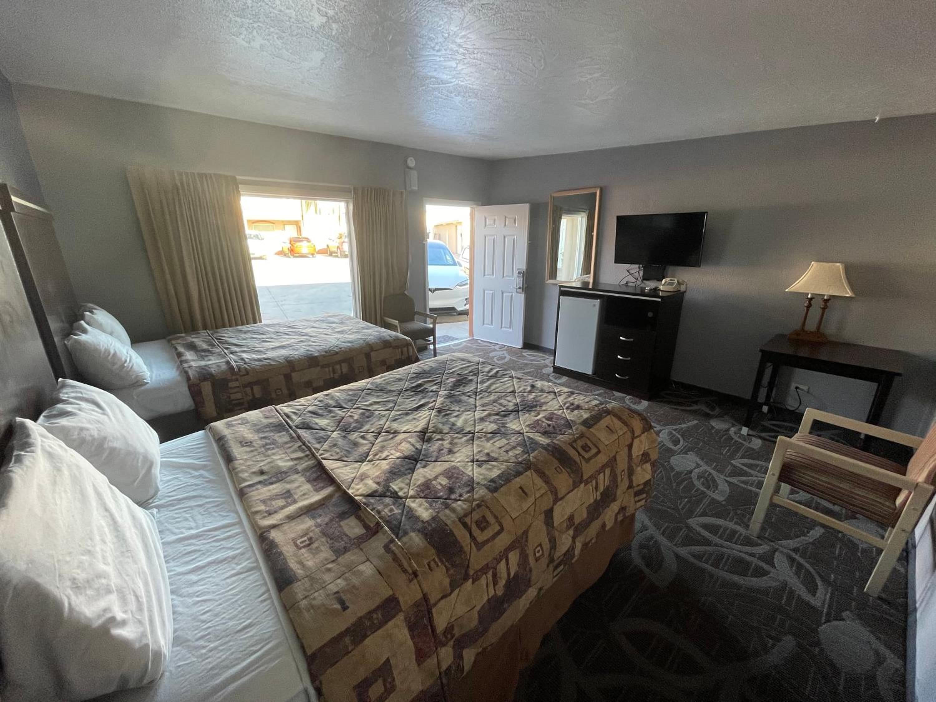 Double Room with Two Double Beds - Non-Smoking - Photo 7