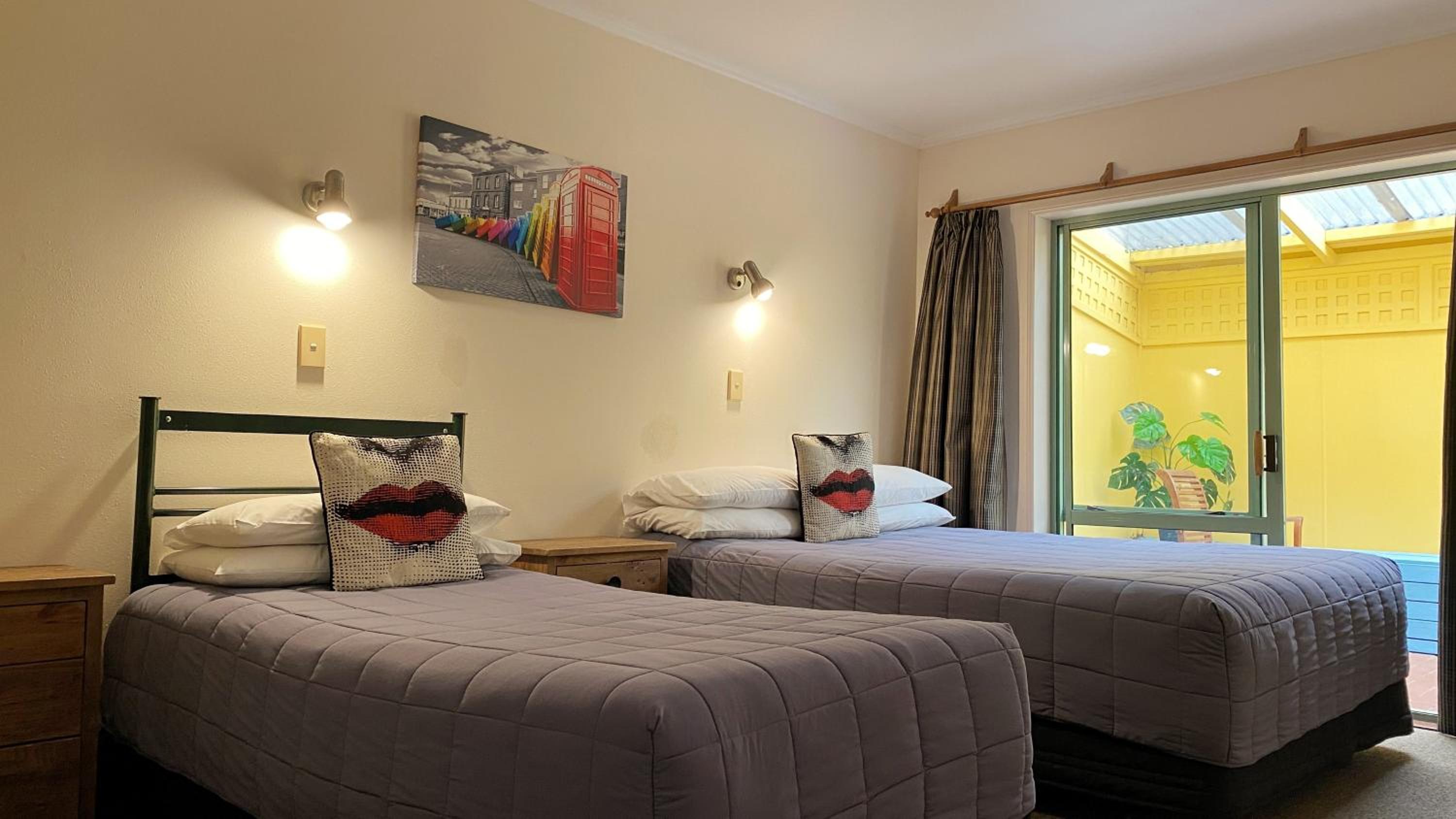 Comfort Two-Bedroom Suite with Hot Tub  photo 3