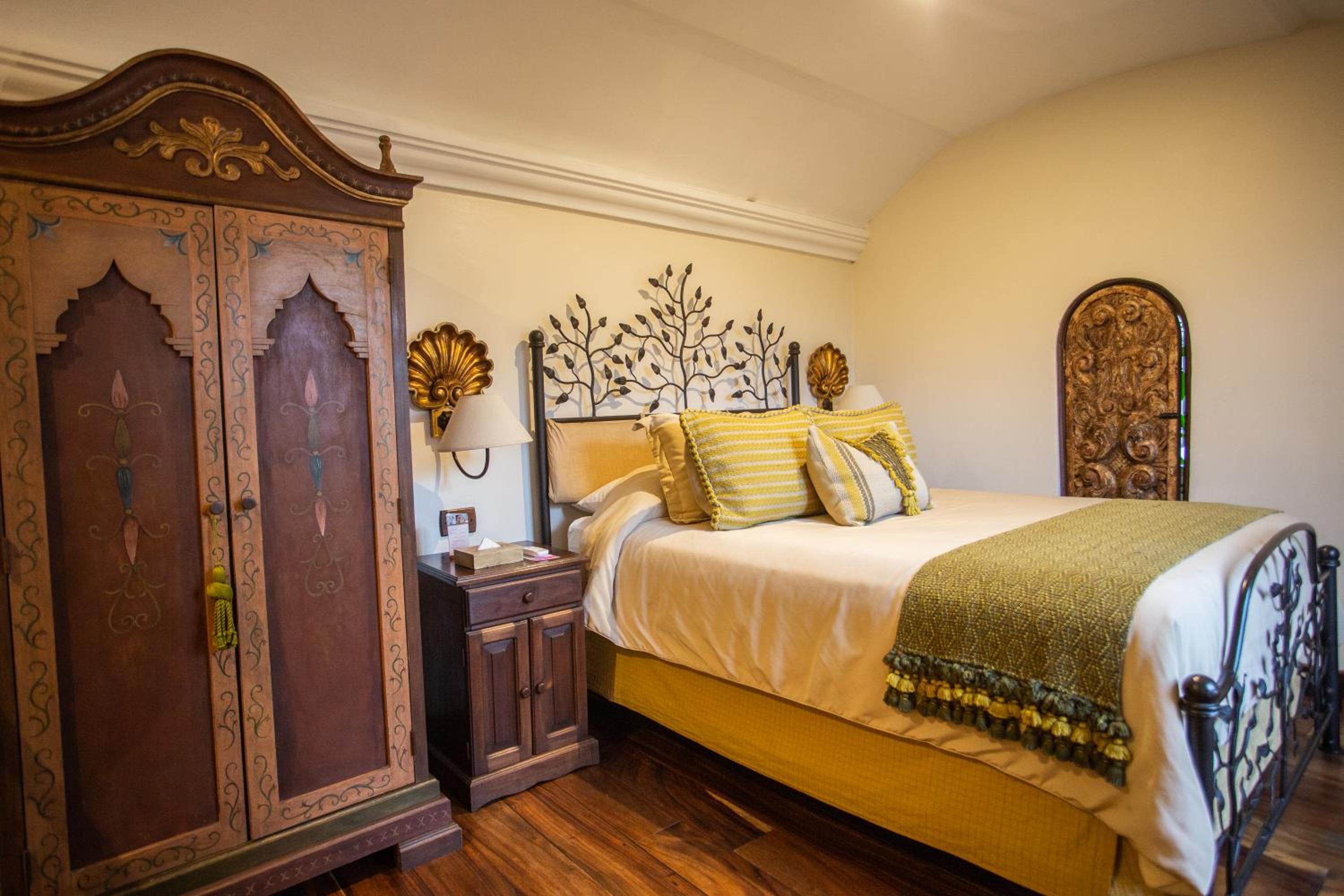 Superior King Room - Photo 2