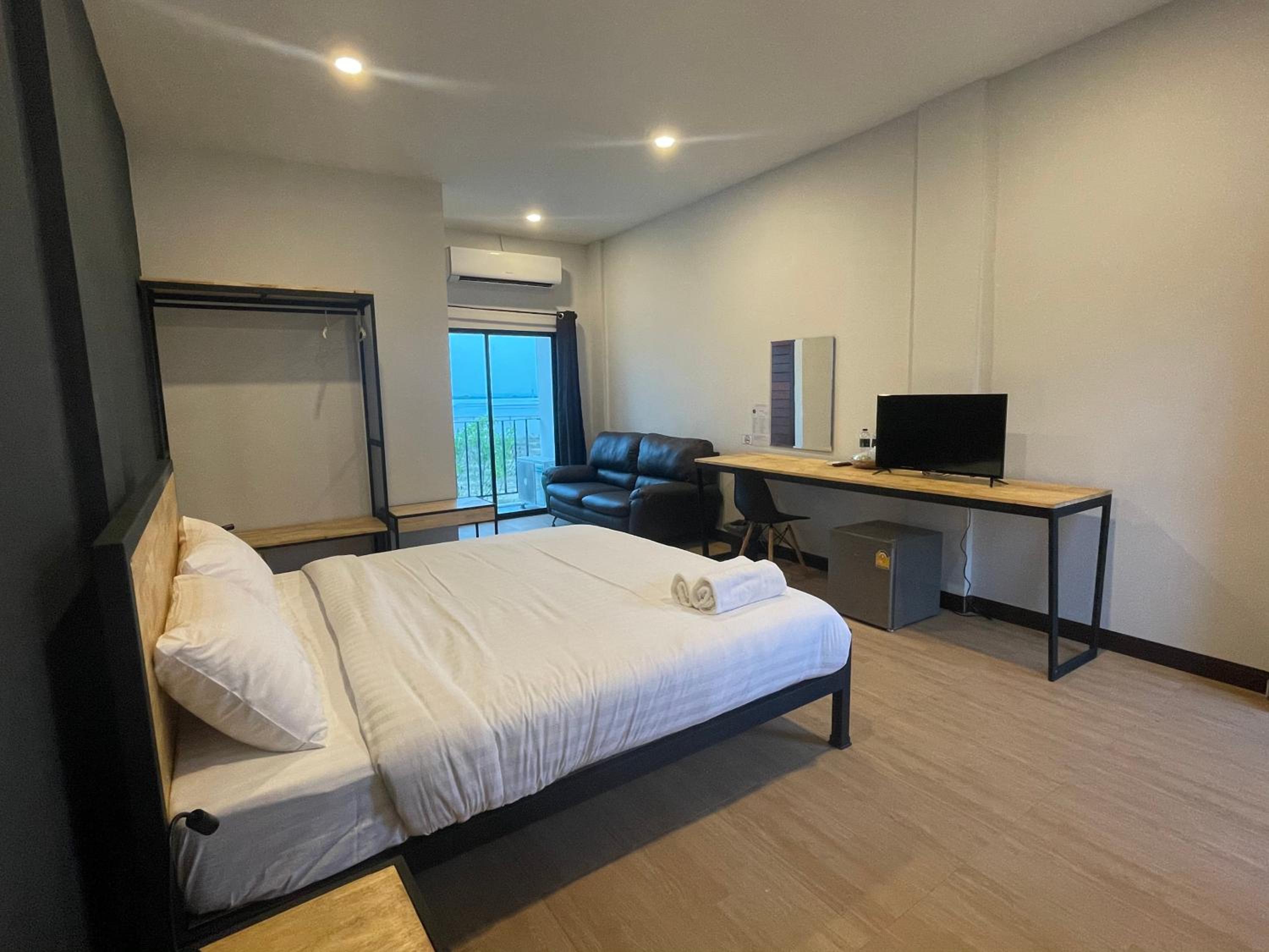 Standard King Room - Photo 4